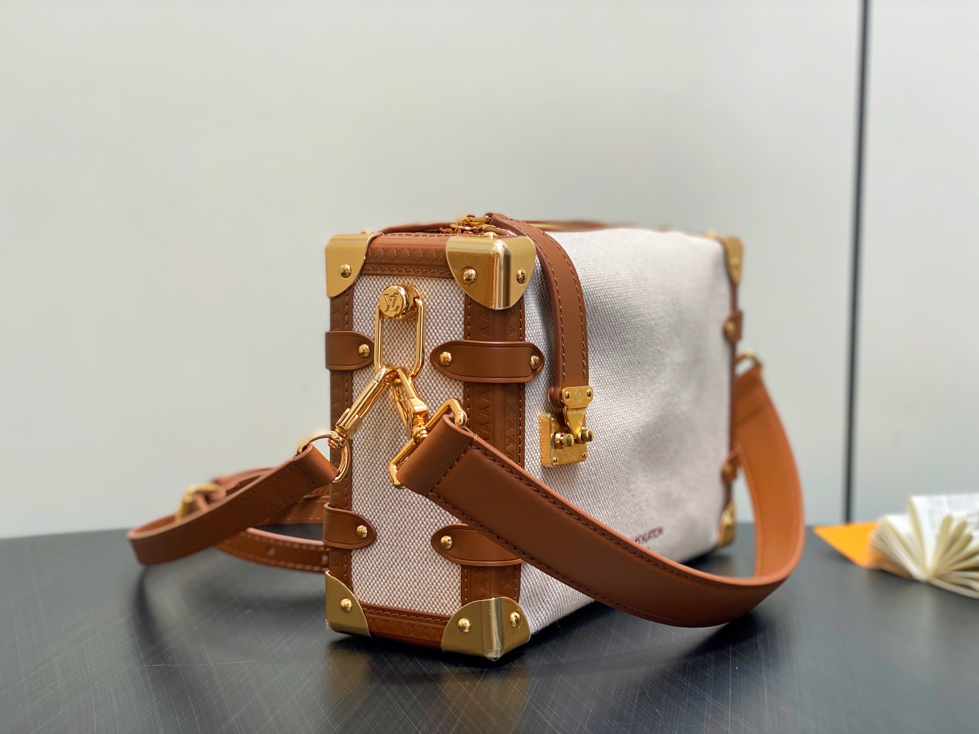 【顶级原单】M14411米白色 帆布软盒子 本款 Side Trunk 中号手袋 出自 Natural