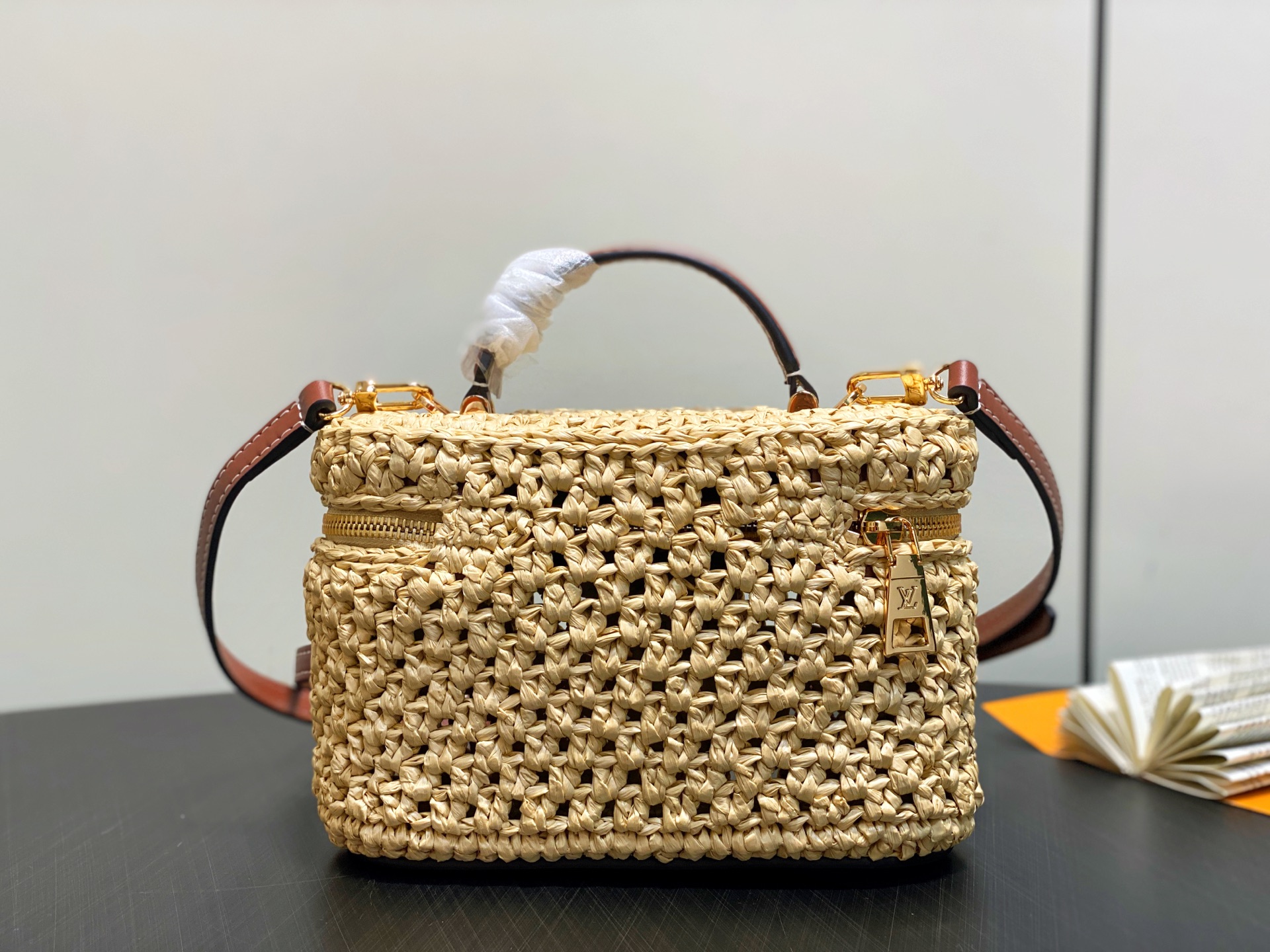 【顶级原单】M14303棕色 拉菲草编织化妆包 Vanity Chain Pouch 手袋 加入度假系列