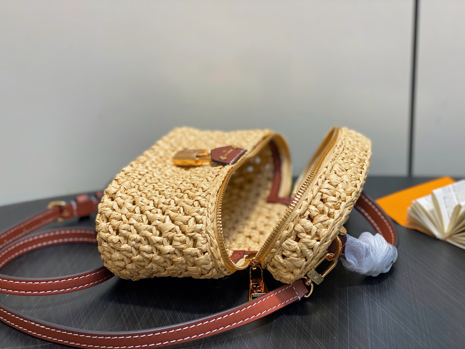 【顶级原单】M14303棕色 拉菲草编织化妆包 Vanity Chain Pouch 手袋 加入度假系列