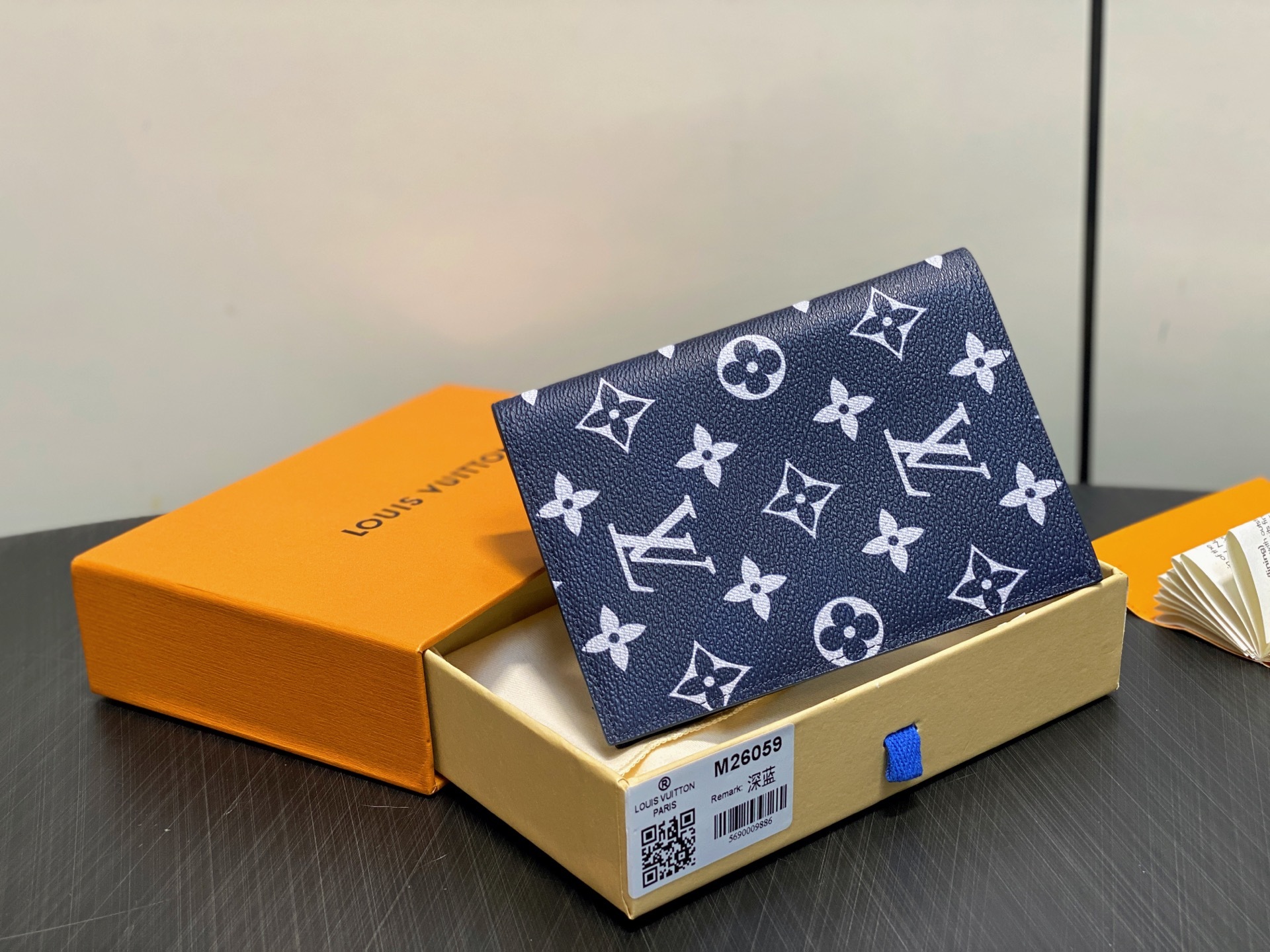 【顶级原单】M26059深蓝 护照夹护照套 本款护照套为 Monogram Macassar 帆布勾勒明