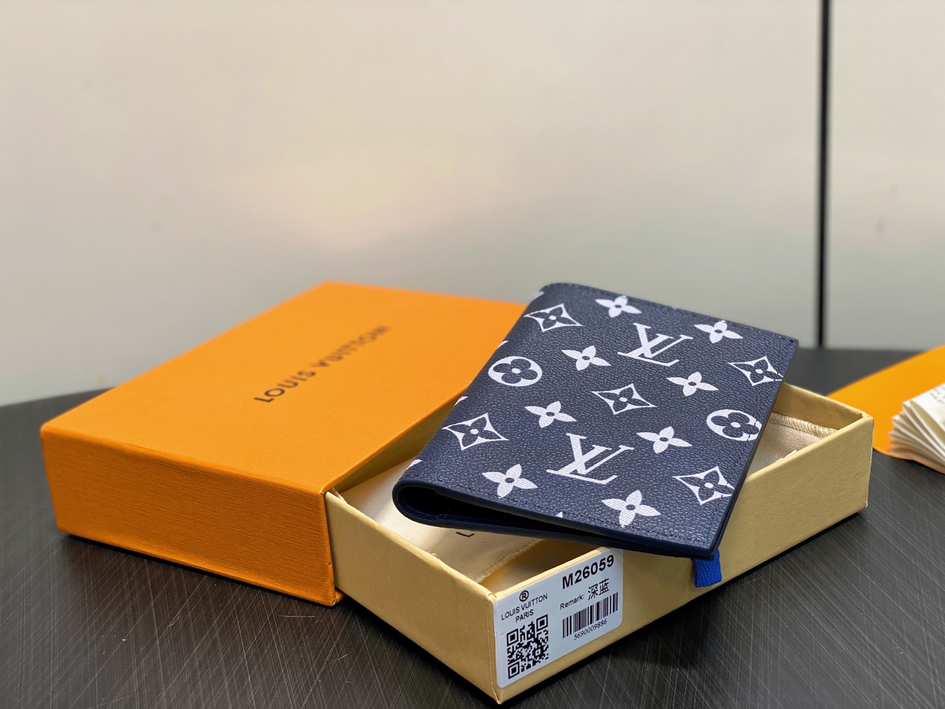 【顶级原单】M26059深蓝 护照夹护照套 本款护照套为 Monogram Macassar 帆布勾勒明
