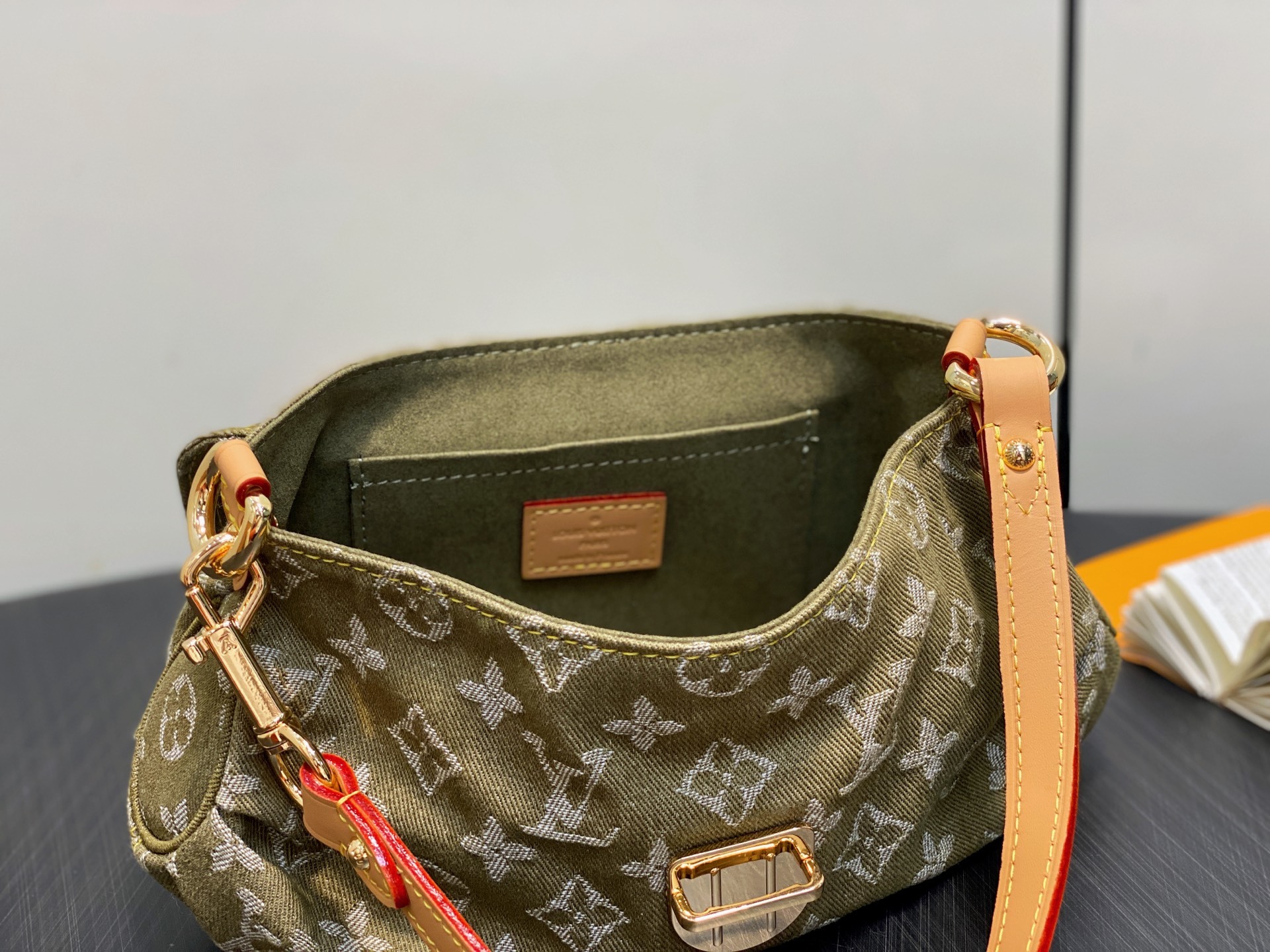 【顶级原单】M95217草绿色 丹宁牛仔腋下包 Vintage 牛仔挎包 中古绝版牛仔手包,夏日必备时尚
