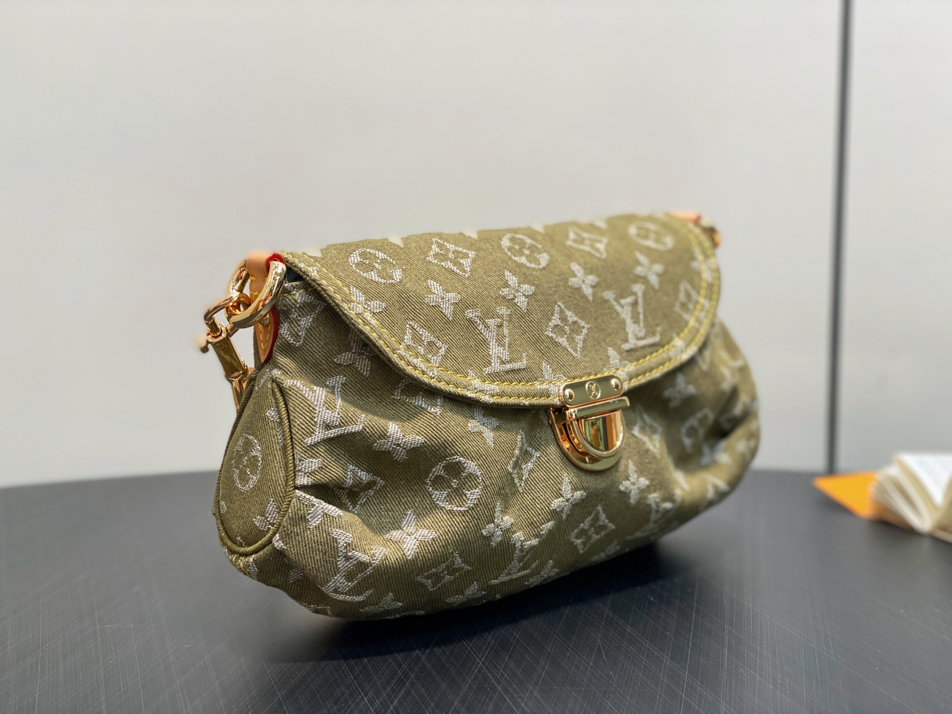【顶级原单】M95217草绿色 丹宁牛仔腋下包 Vintage 牛仔挎包 中古绝版牛仔手包,夏日必备时尚