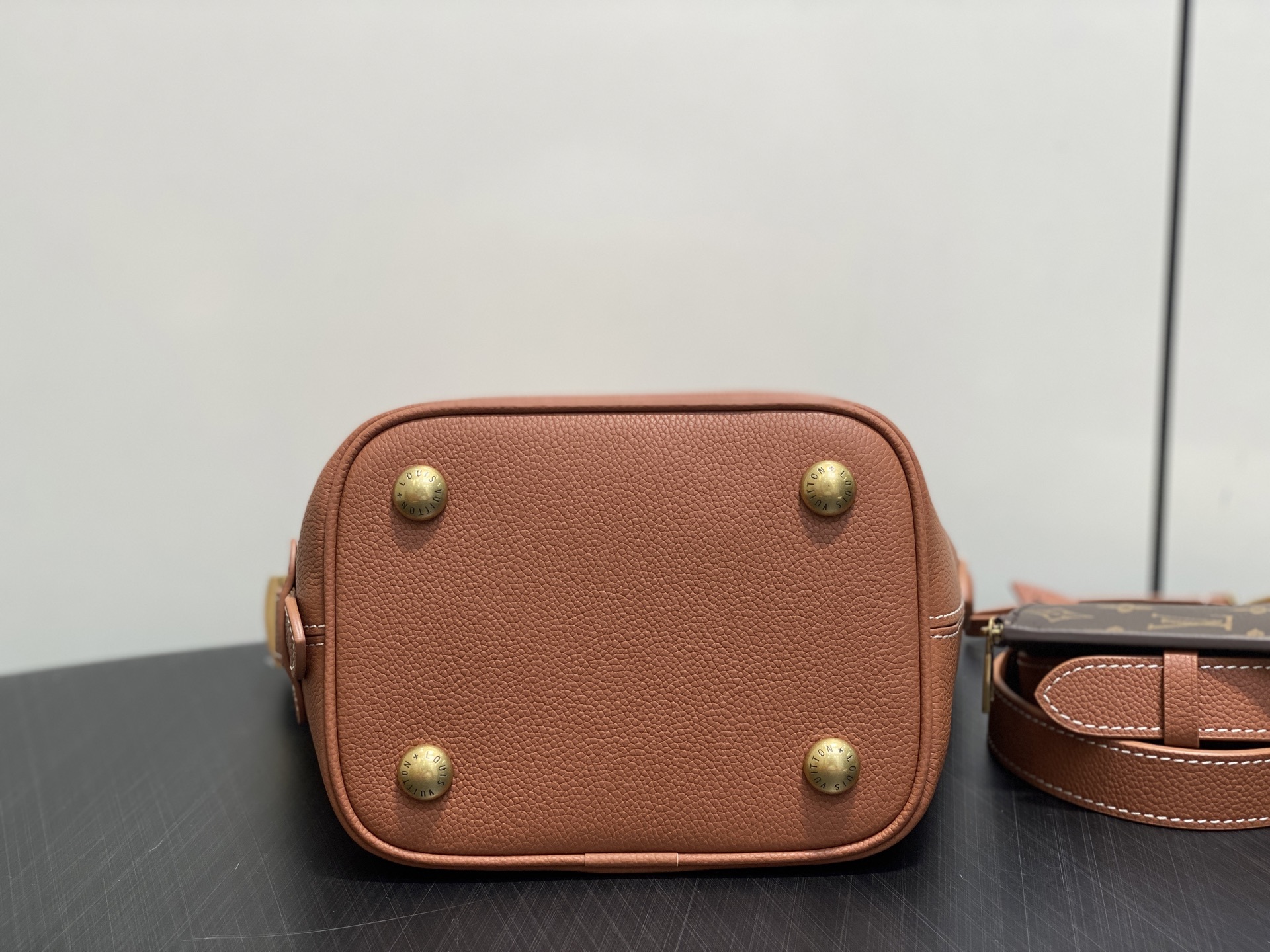 【顶级原单】M14416棕色 全皮水桶包 LOW KEY ALL IN BB 手袋 m25543 黑色