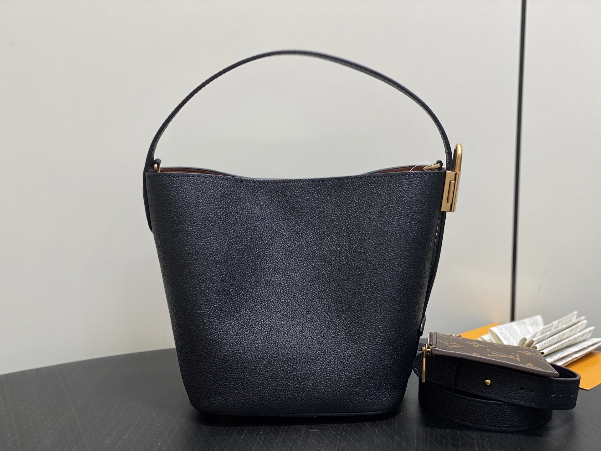 【顶级原单】M14416黑色 全皮水桶包 LOW KEY ALL IN BB 手袋 m25543 黑色