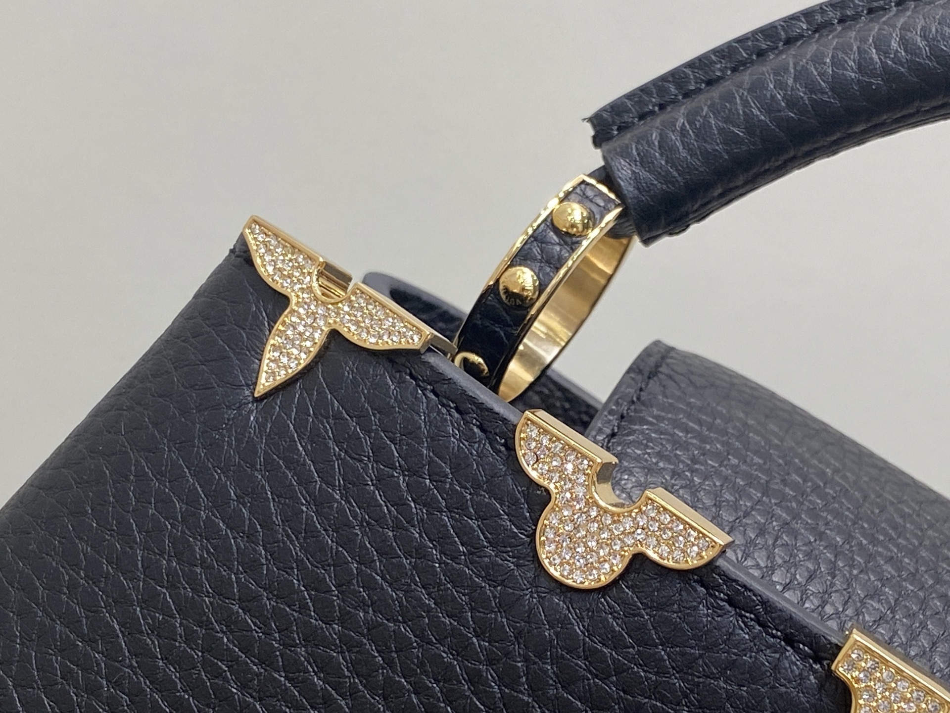 【顶级原单】M48865黑色拼金钻花冠款 全皮cap那英款 Capucines BB手袋 法国进口小牛皮