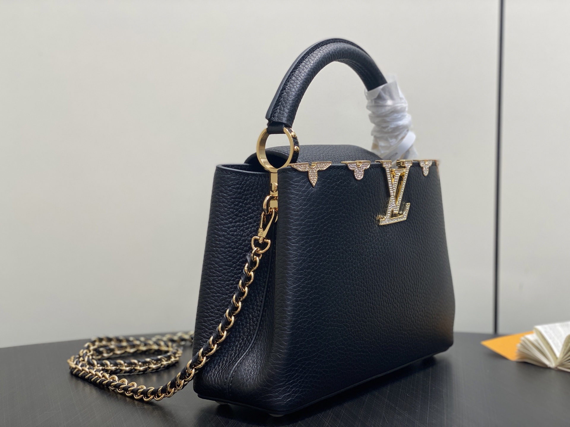 【顶级原单】M48865黑色拼金钻花冠款 全皮cap那英款 Capucines BB手袋 法国进口小牛皮