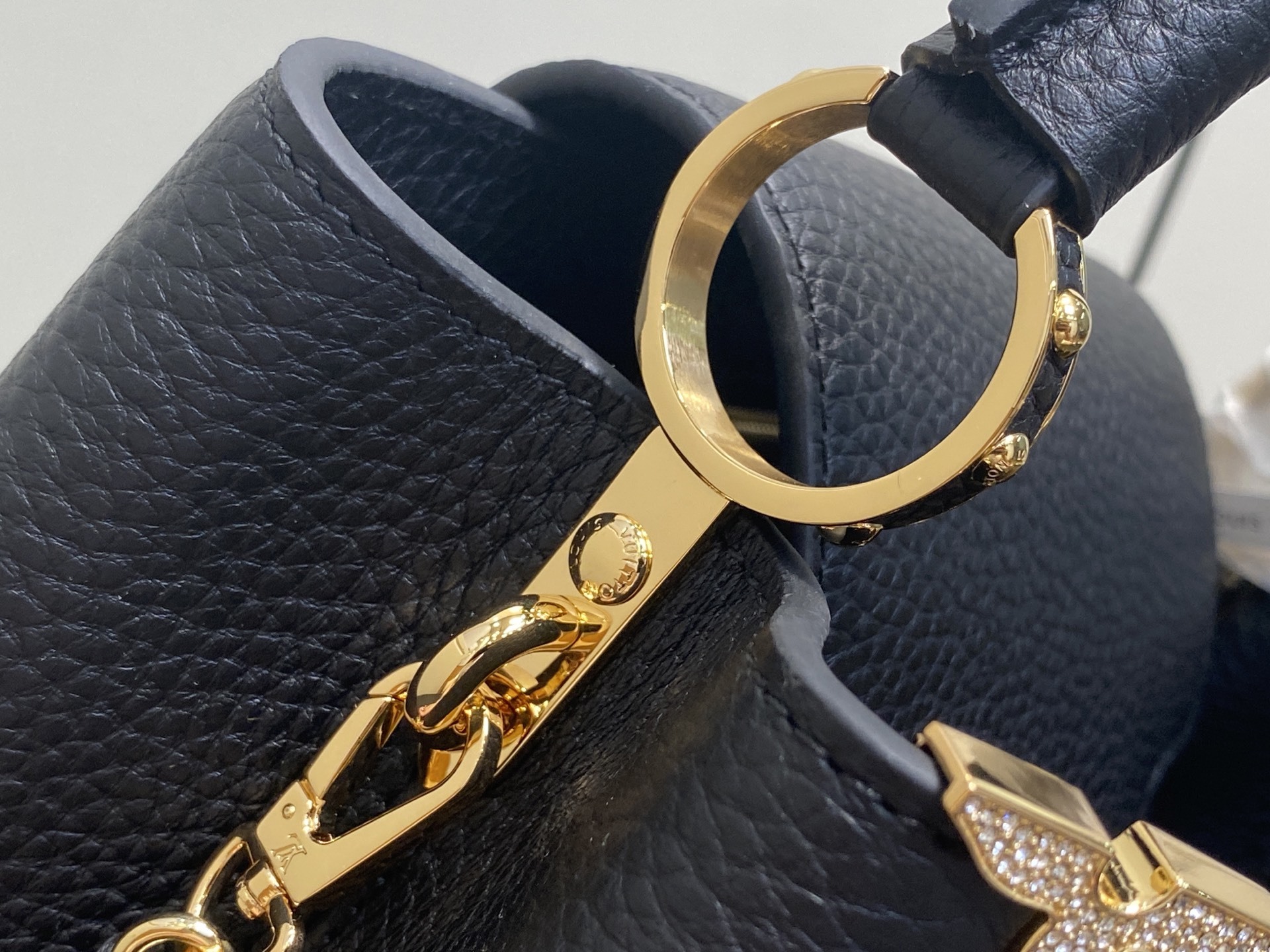 【顶级原单】M48865黑色拼金钻花冠款 全皮cap那英款 Capucines BB手袋 法国进口小牛皮