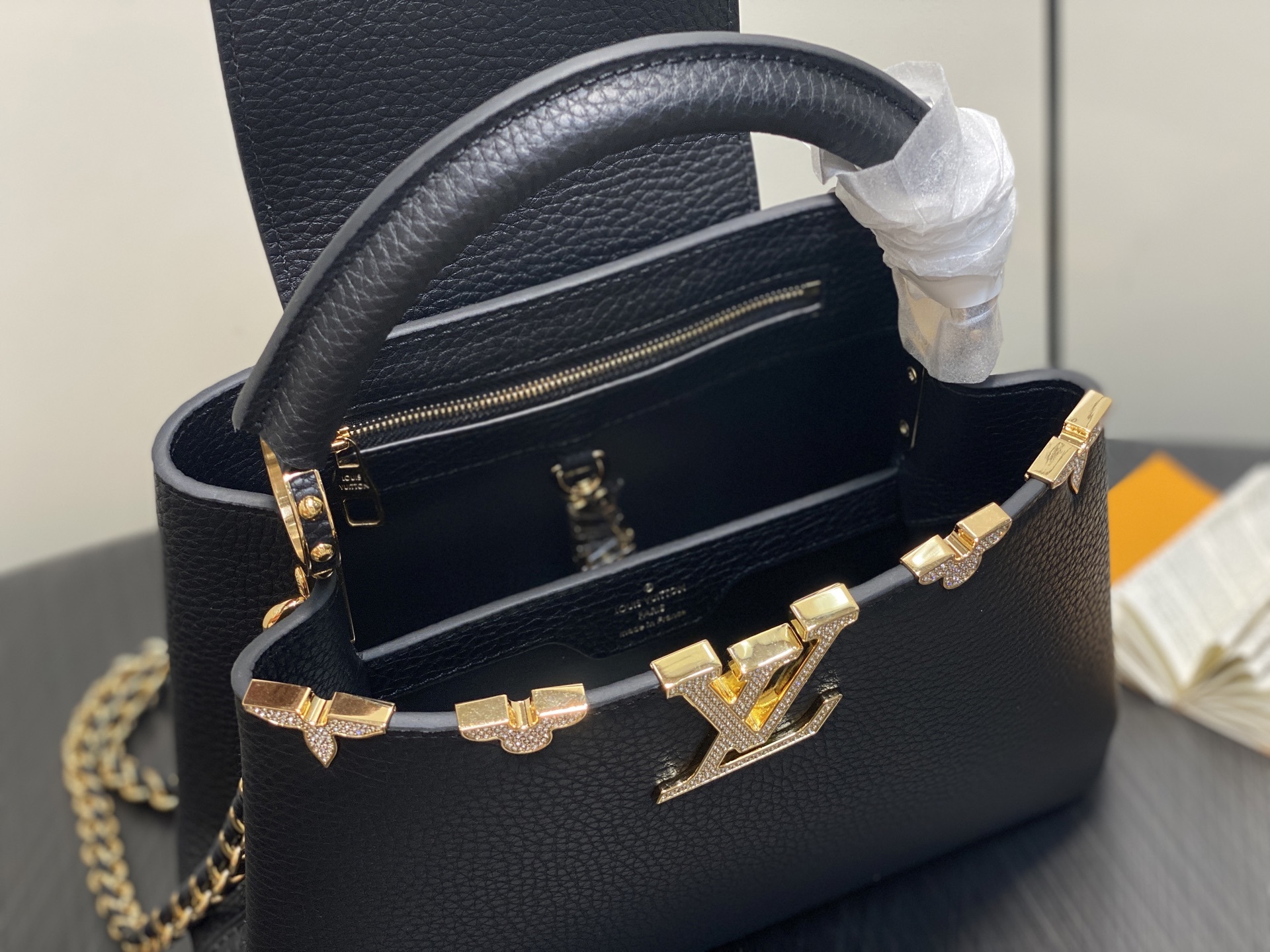 【顶级原单】M48865黑色拼金钻花冠款 全皮cap那英款 Capucines BB手袋 法国进口小牛皮
