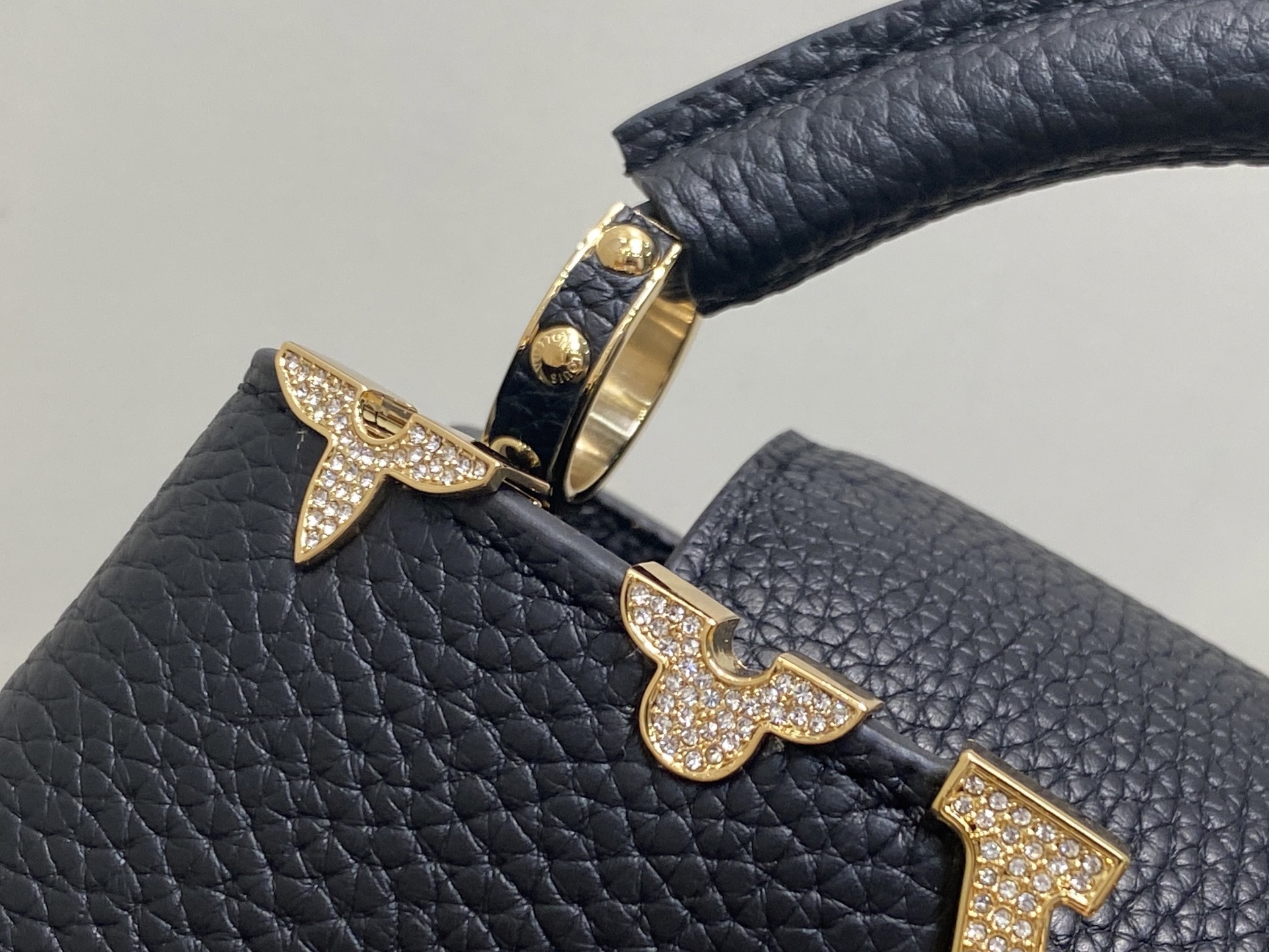 【顶级原单】M48865黑色拼金钻花冠 全皮cap那英款 Capucines 迷你手袋 法国进口小牛皮,