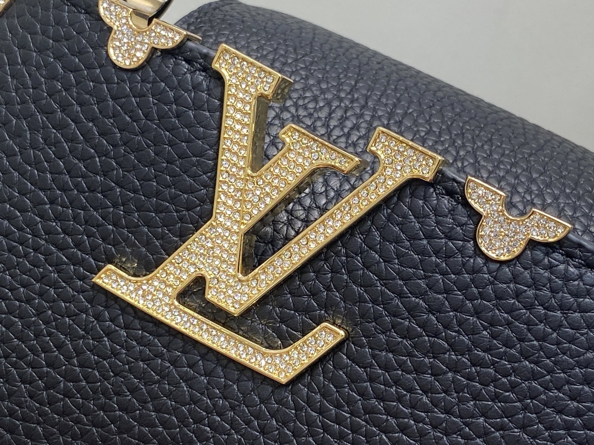 【顶级原单】M48865黑色拼金钻花冠 全皮cap那英款 Capucines 迷你手袋 法国进口小牛皮,