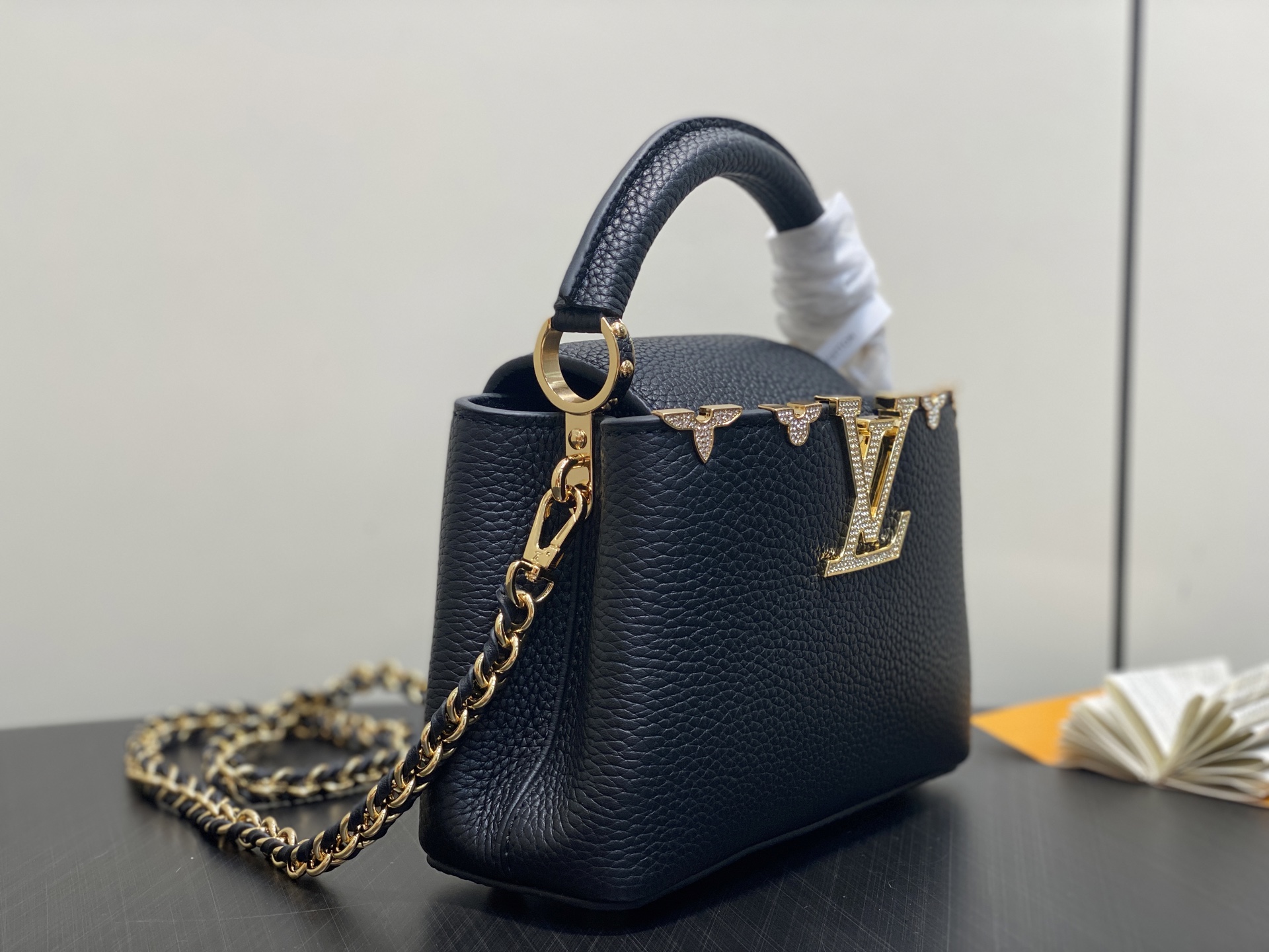 【顶级原单】M48865黑色拼金钻花冠 全皮cap那英款 Capucines 迷你手袋 法国进口小牛皮,