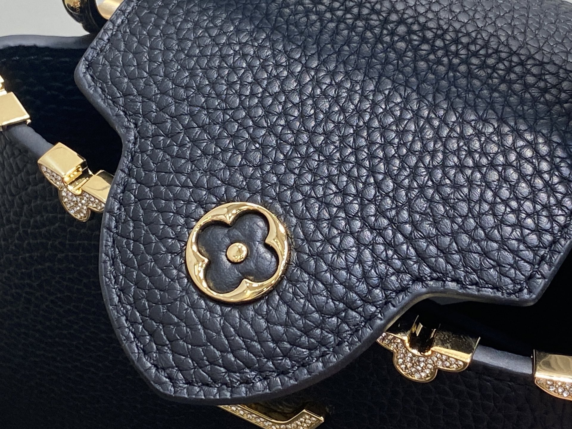 【顶级原单】M48865黑色拼金钻花冠 全皮cap那英款 Capucines 迷你手袋 法国进口小牛皮,