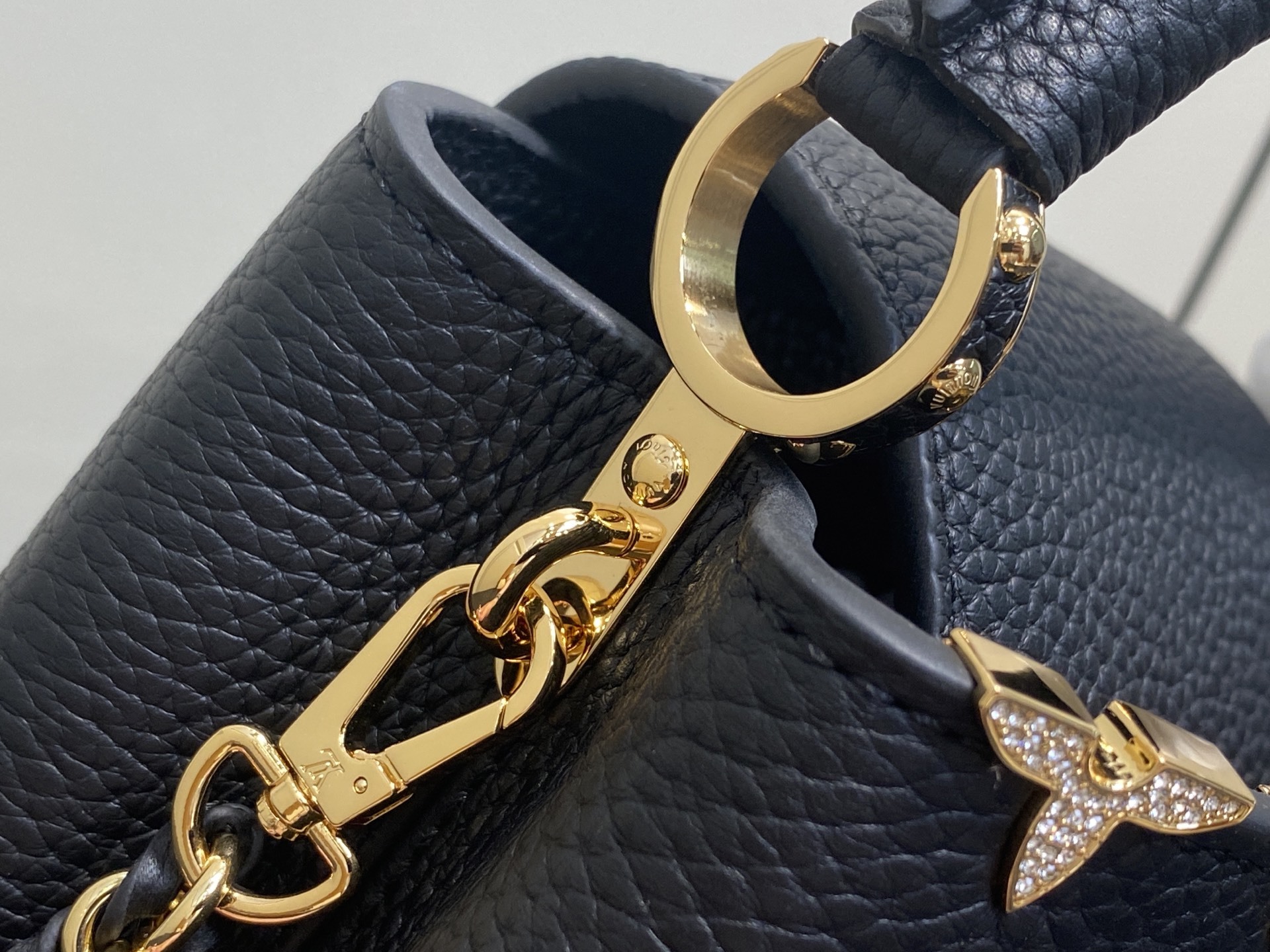 【顶级原单】M48865黑色拼金钻花冠 全皮cap那英款 Capucines 迷你手袋 法国进口小牛皮,