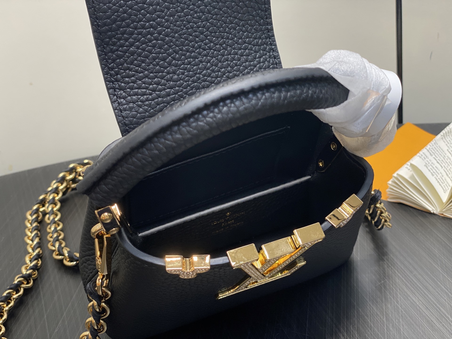 【顶级原单】M48865黑色拼金钻花冠 全皮cap那英款 超迷你 Capucines nano手袋 法国