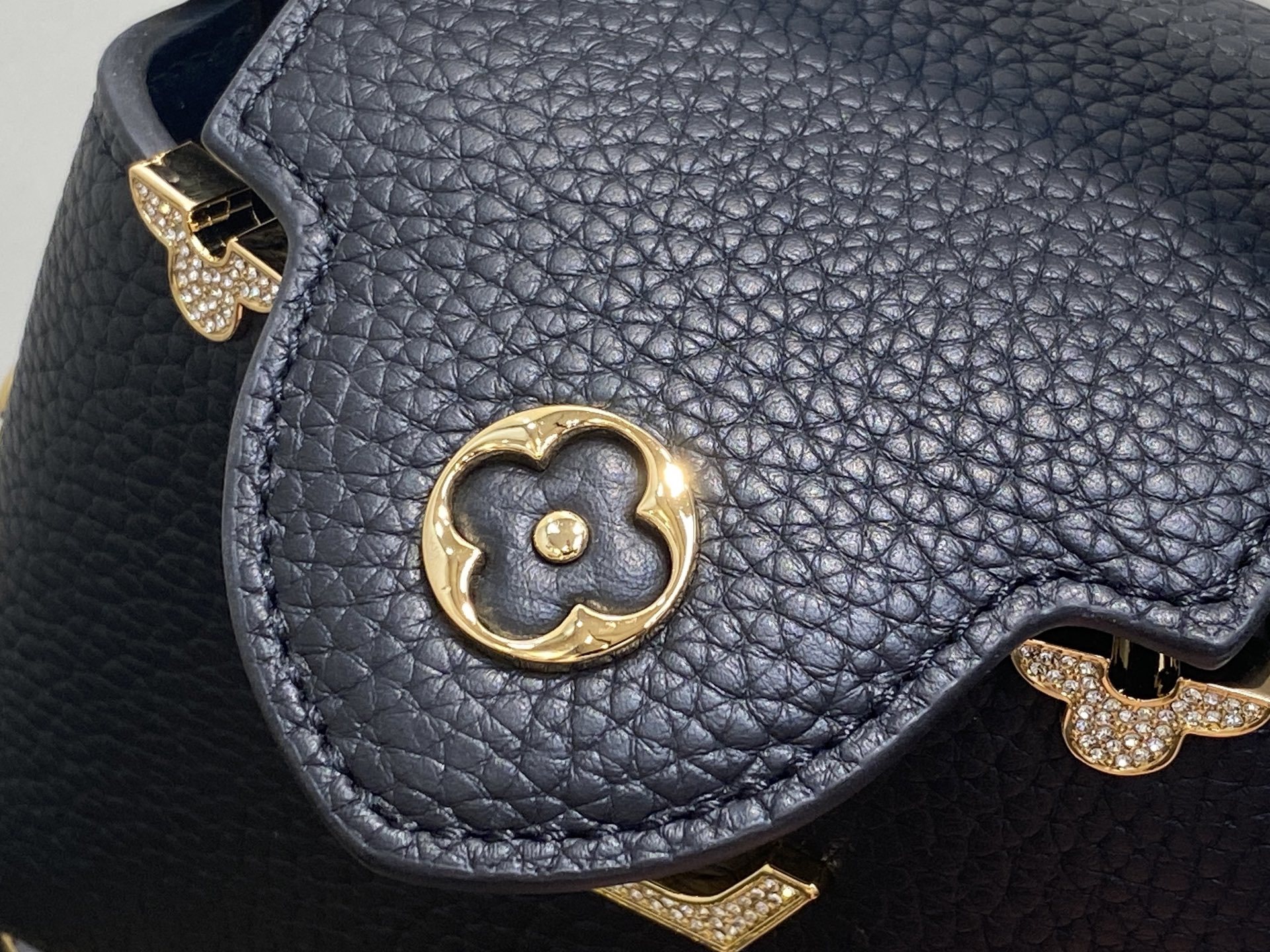 【顶级原单】M48865黑色拼金钻花冠 全皮cap那英款 超迷你 Capucines nano手袋 法国