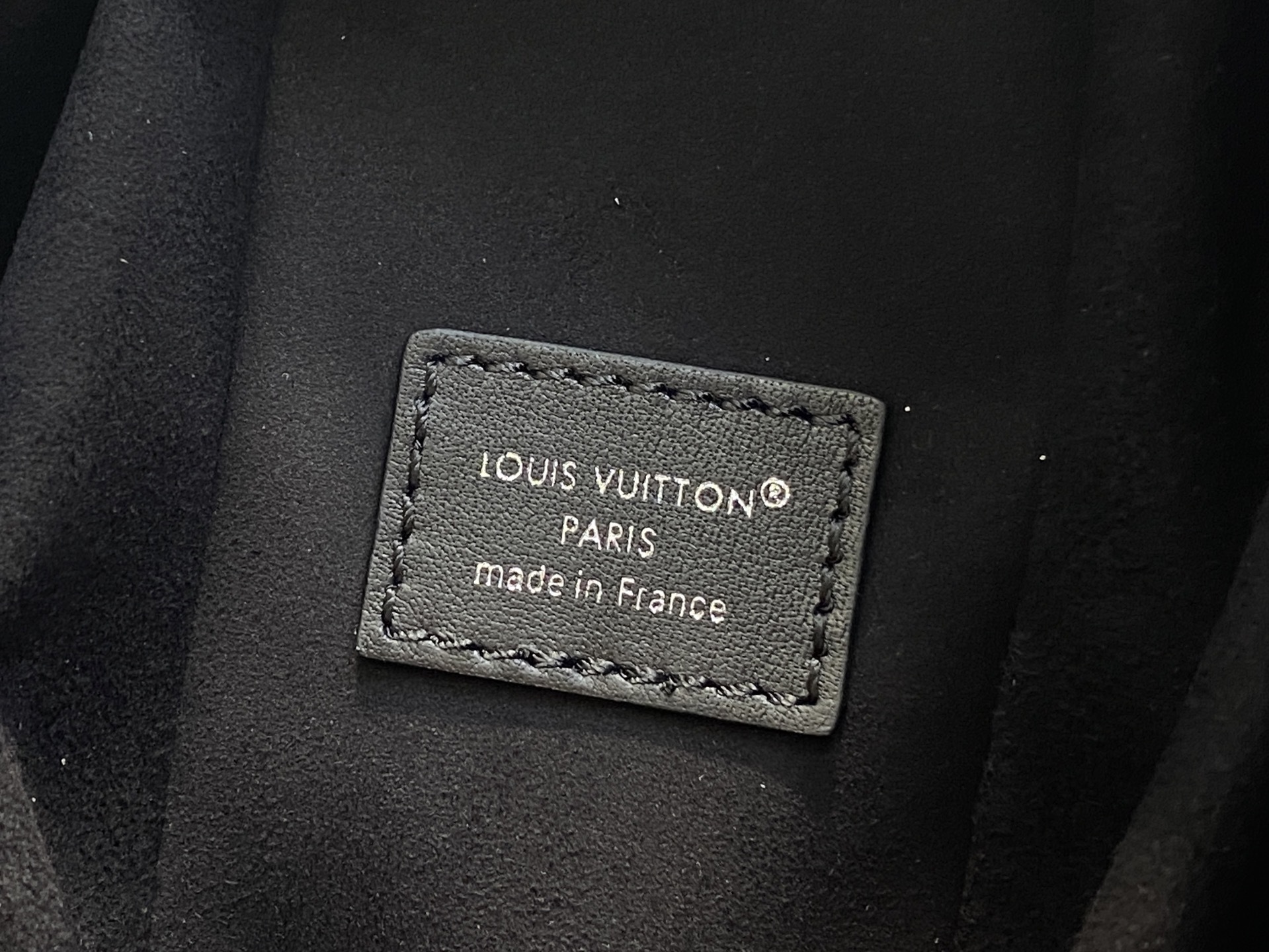 【顶级原单】M25568黑色 口红徽章 全皮软盒子包 SIDE TRUNK 中号手袋 路易威登艺术总监