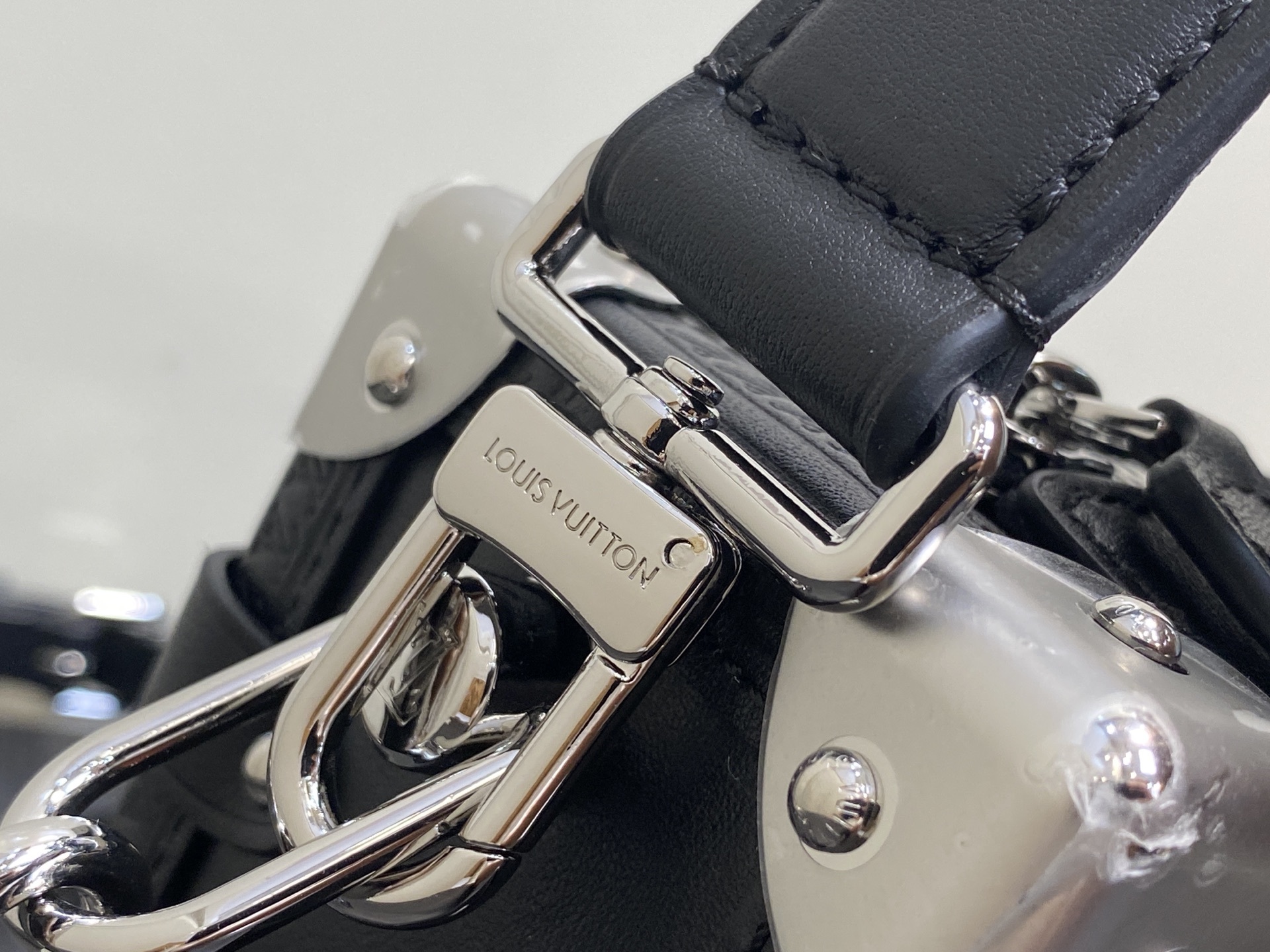 【顶级原单】M25568黑色 口红徽章 全皮软盒子包 SIDE TRUNK 中号手袋 路易威登艺术总监