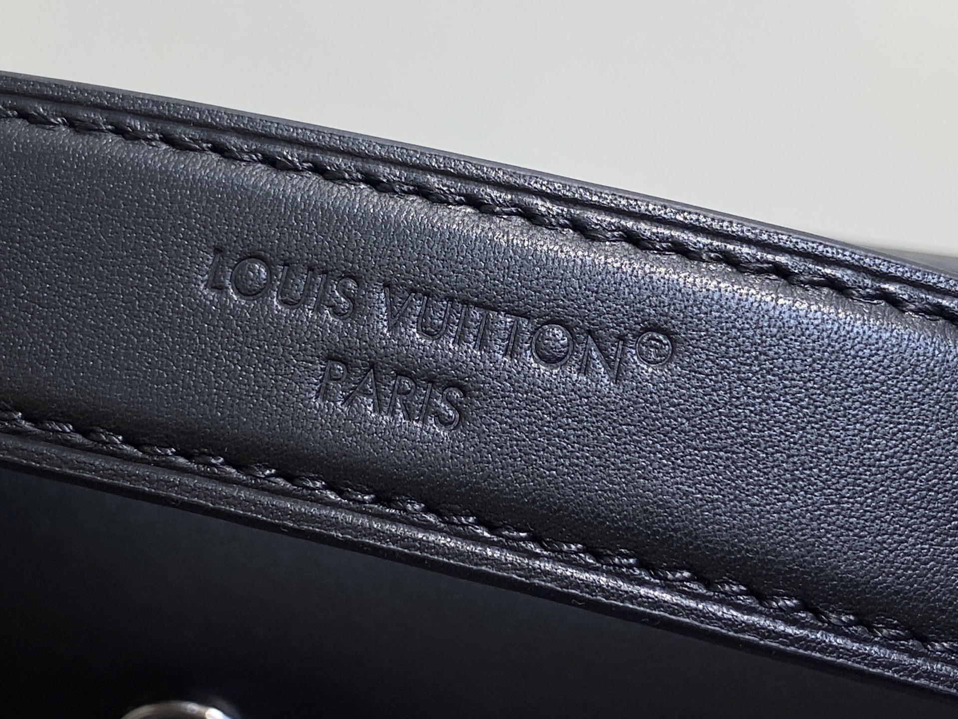 【顶级原单】M25568黑色 口红徽章 全皮软盒子包 SIDE TRUNK 中号手袋 路易威登艺术总监