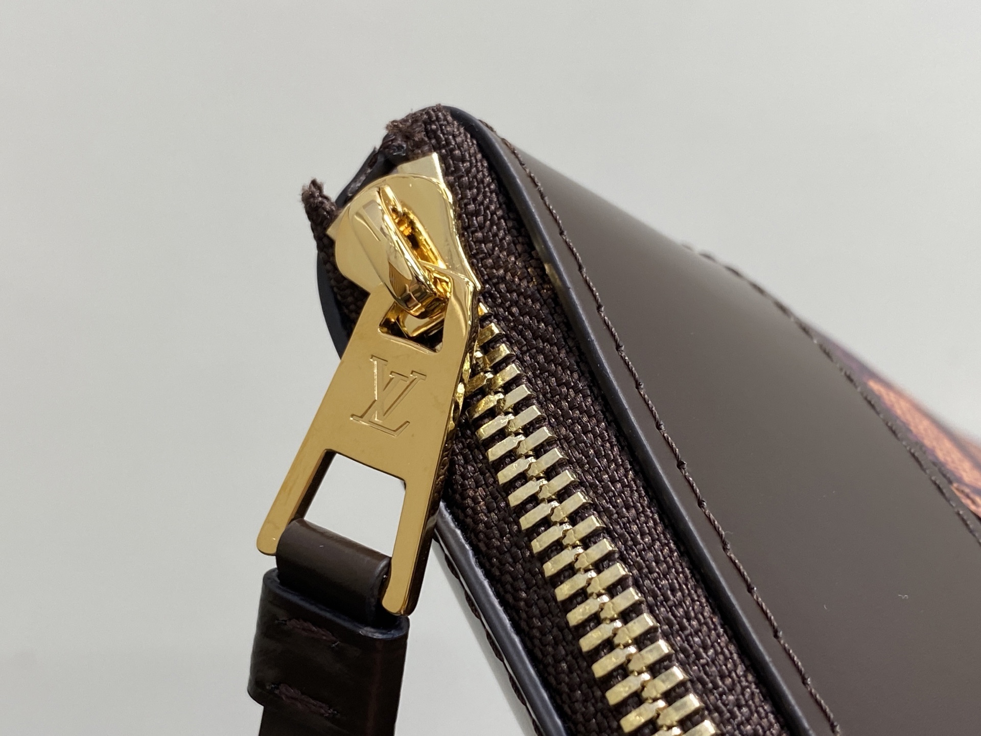 【顶级原单】M40813啡格 公仔丝印手包手拿包 pochette voyage souple 手拿包