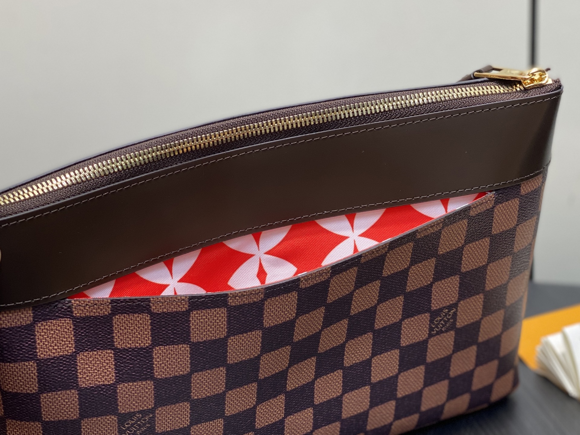 【顶级原单】M40813啡格 公仔丝印手包手拿包 pochette voyage souple 手拿包