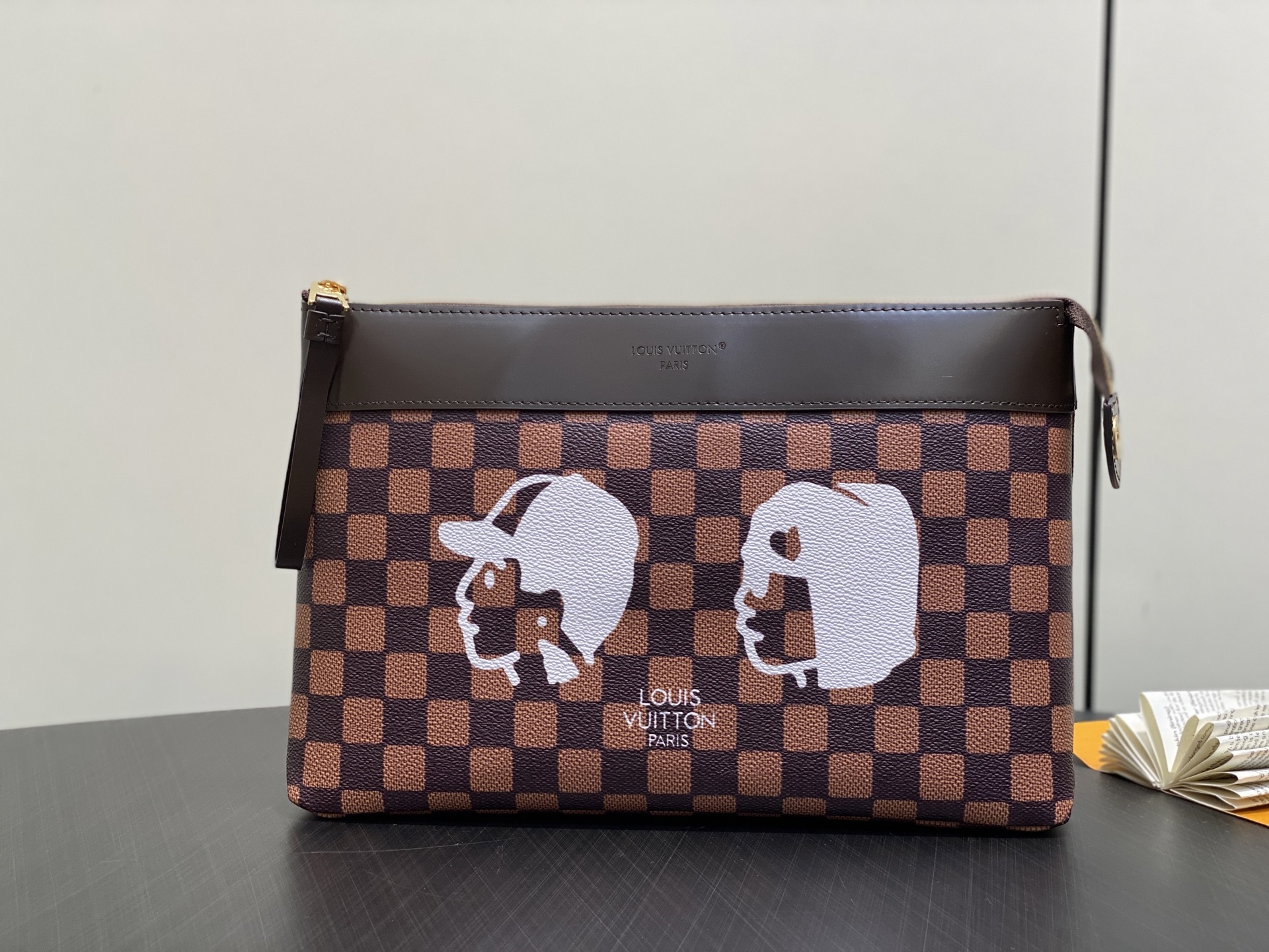 【顶级原单】M40813啡格 公仔丝印手包手拿包 pochette voyage souple 手拿包