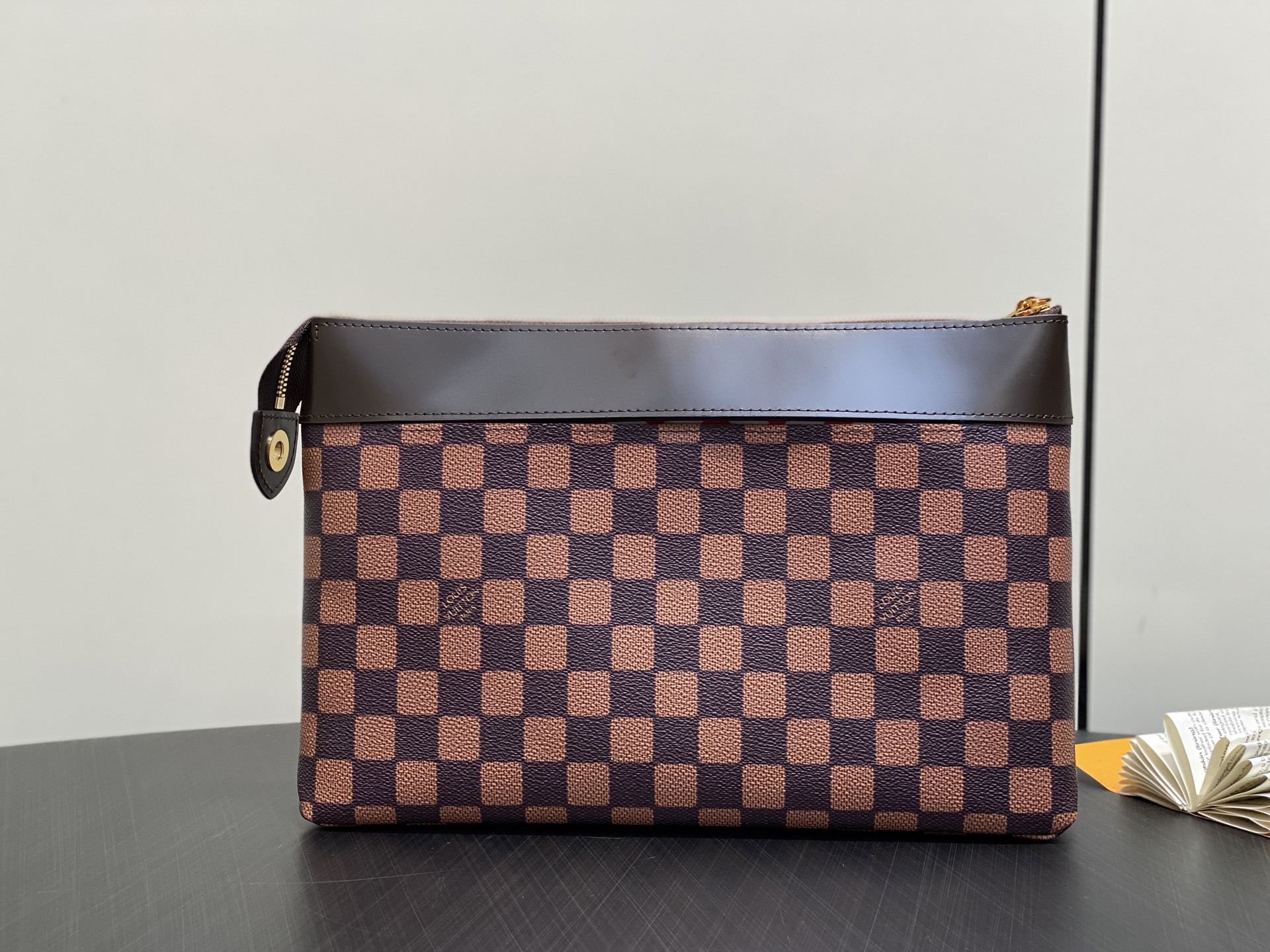 【顶级原单】M40813啡格 公仔丝印手包手拿包 pochette voyage souple 手拿包