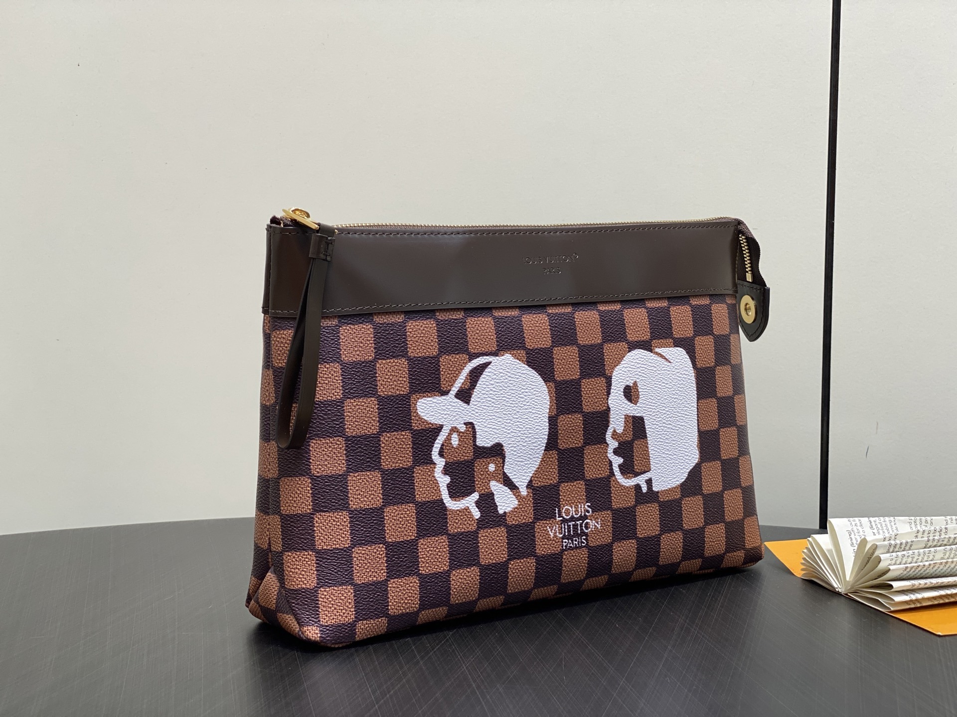 【顶级原单】M40813啡格 公仔丝印手包手拿包 pochette voyage souple 手拿包