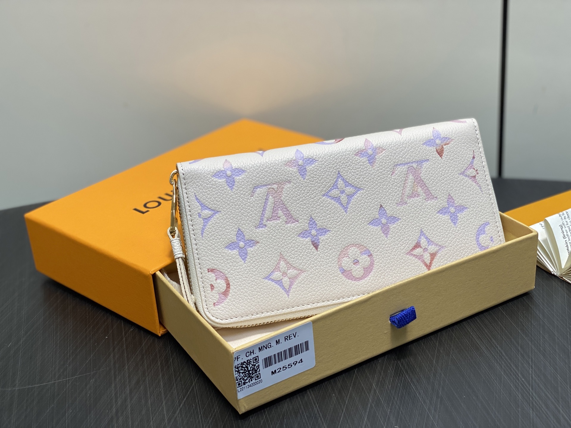 【顶级原单】M25594米白 七夕限定幻彩全皮单拉链钱包 NEW Zippy Wallet 钱包 Zip
