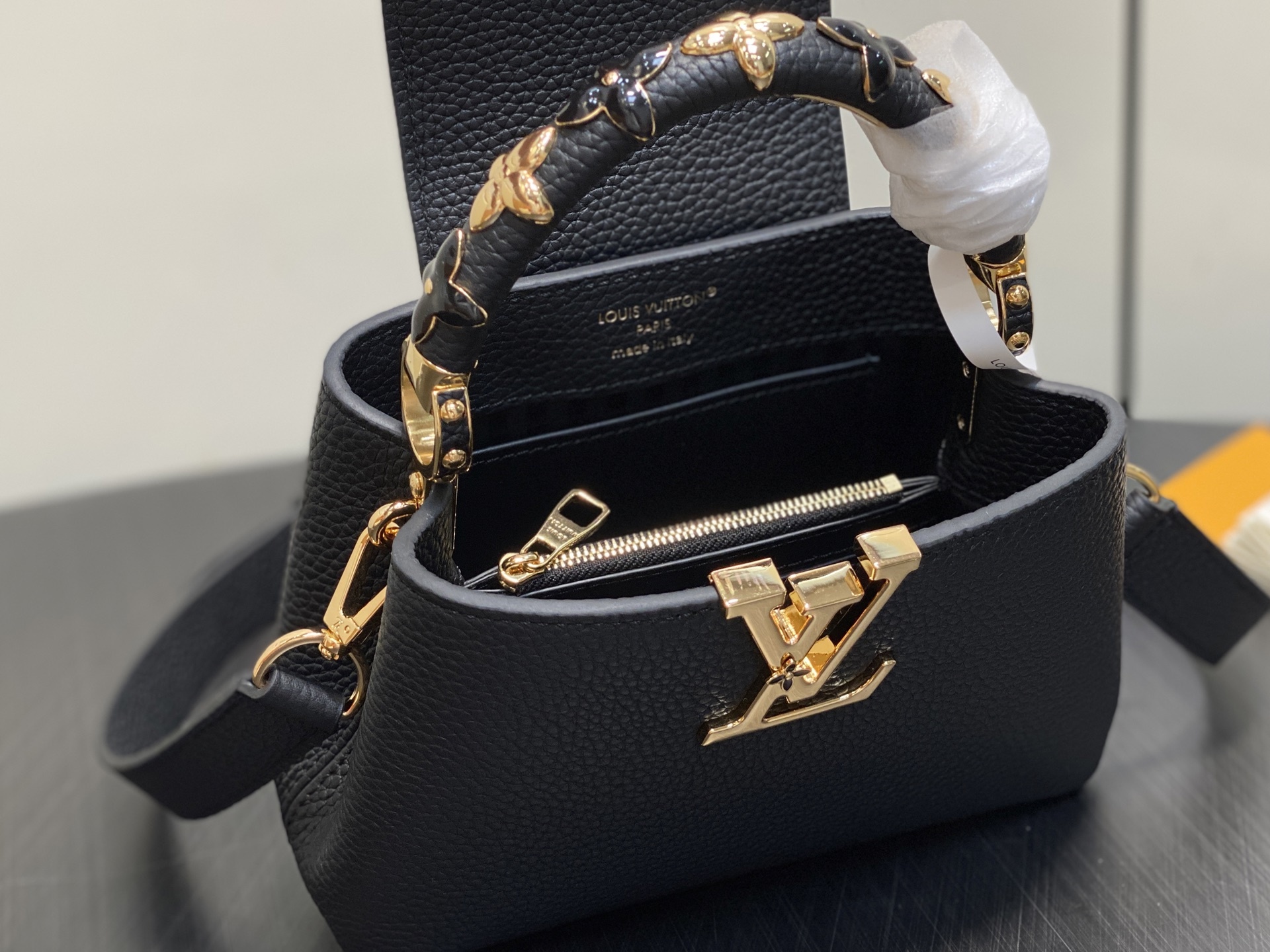 【顶级原单】M14976黑色 四叶草全皮cap那英款 本款Capucines 迷你手袋 于手柄融入精致M