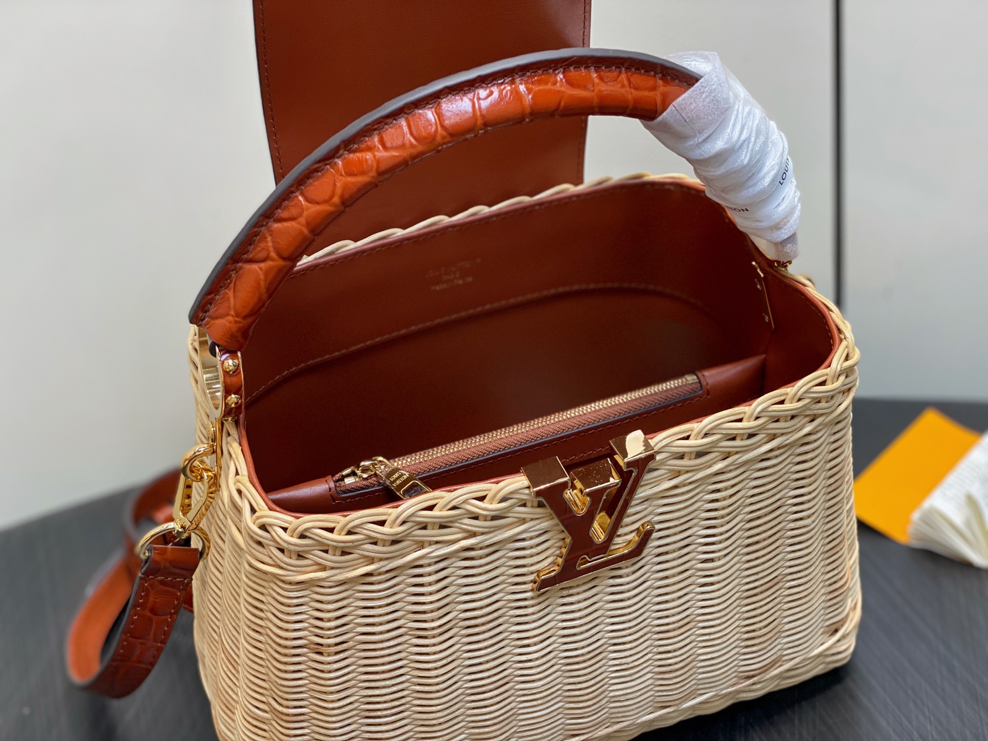 【顶级原单】M88126棕色鳄鱼纹 编织cap那英款 CAPUCINES BB 手袋 编织/ 牛皮压鳄鱼