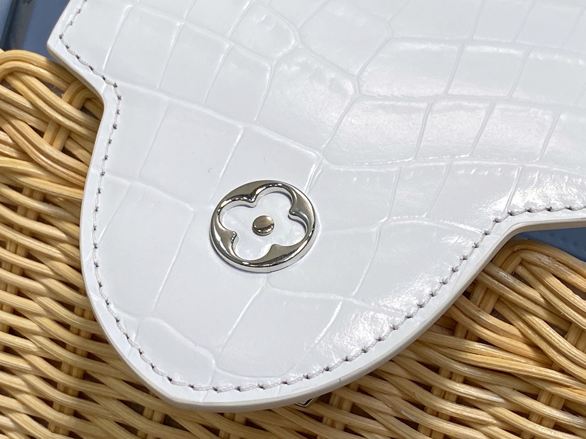 【顶级原单】M88126白色鳄鱼纹 编织cap那英款 CAPUCINES BB 手袋 编织/ 牛皮压鳄鱼