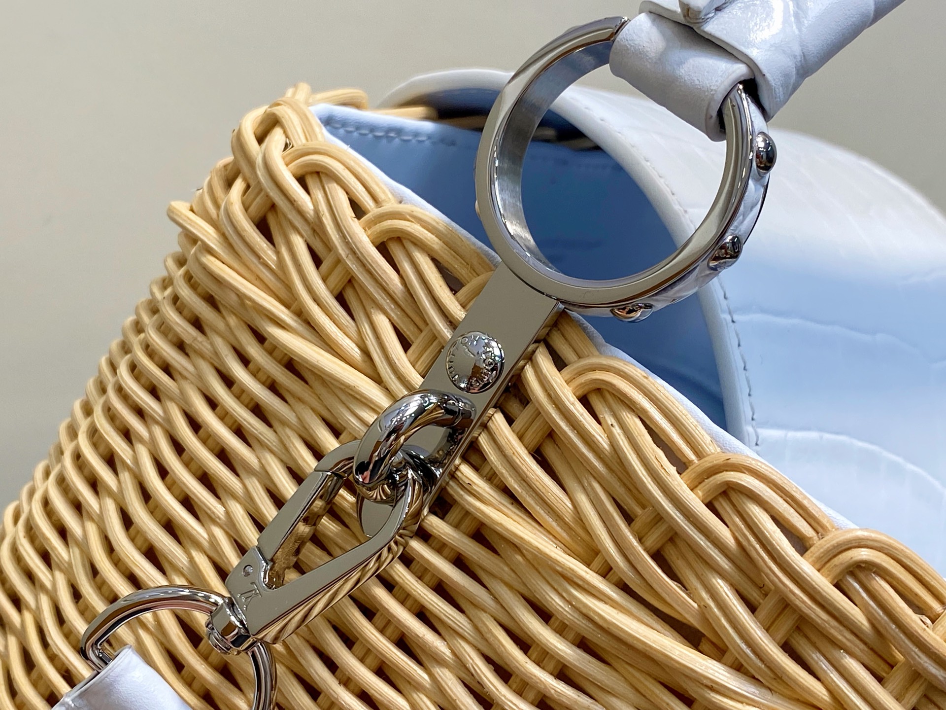 【顶级原单】M88126白色鳄鱼纹 编织cap那英款 CAPUCINES BB 手袋 编织/ 牛皮压鳄鱼