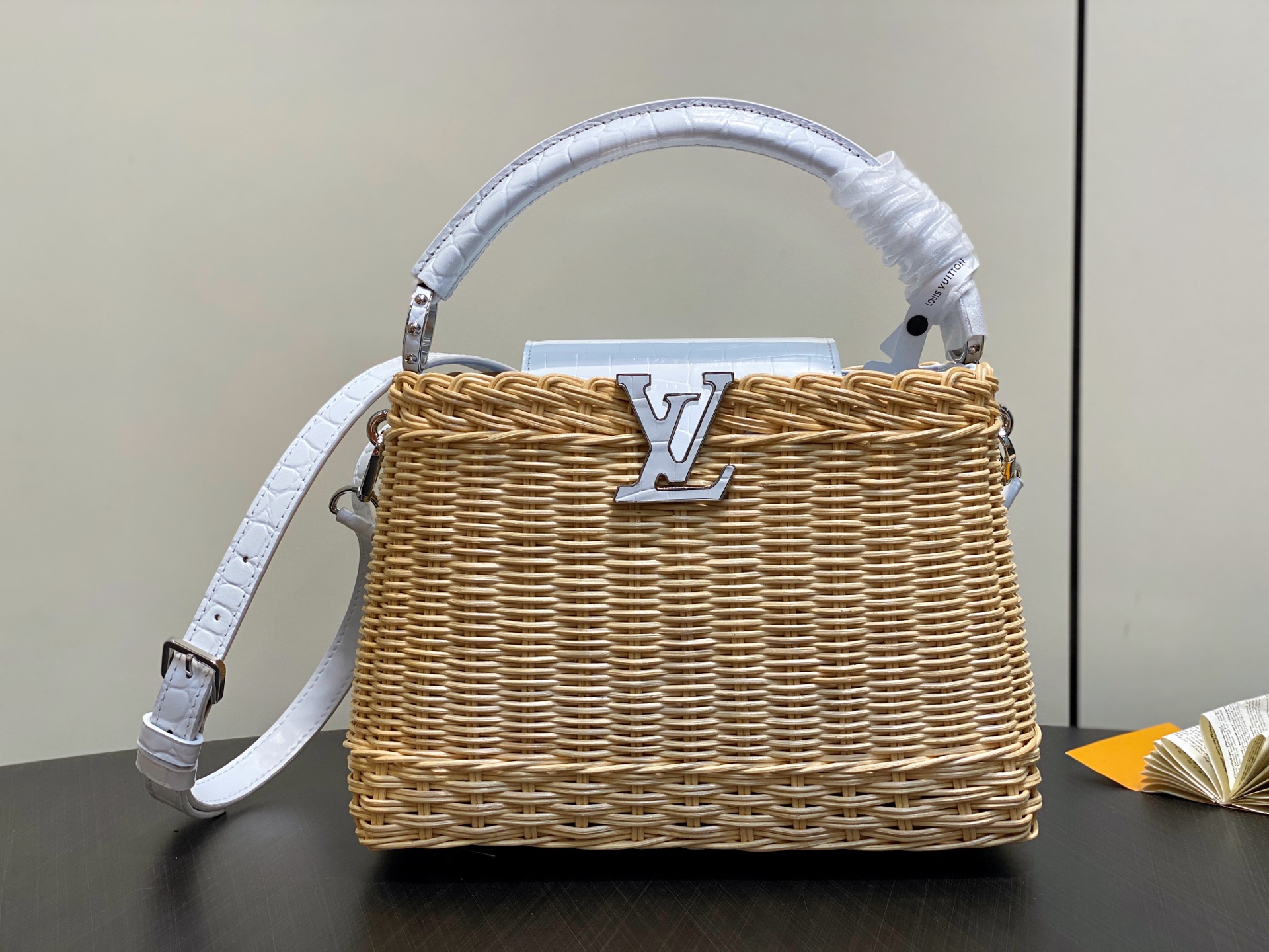 【顶级原单】M88126白色鳄鱼纹 编织cap那英款 CAPUCINES BB 手袋 编织/ 牛皮压鳄鱼