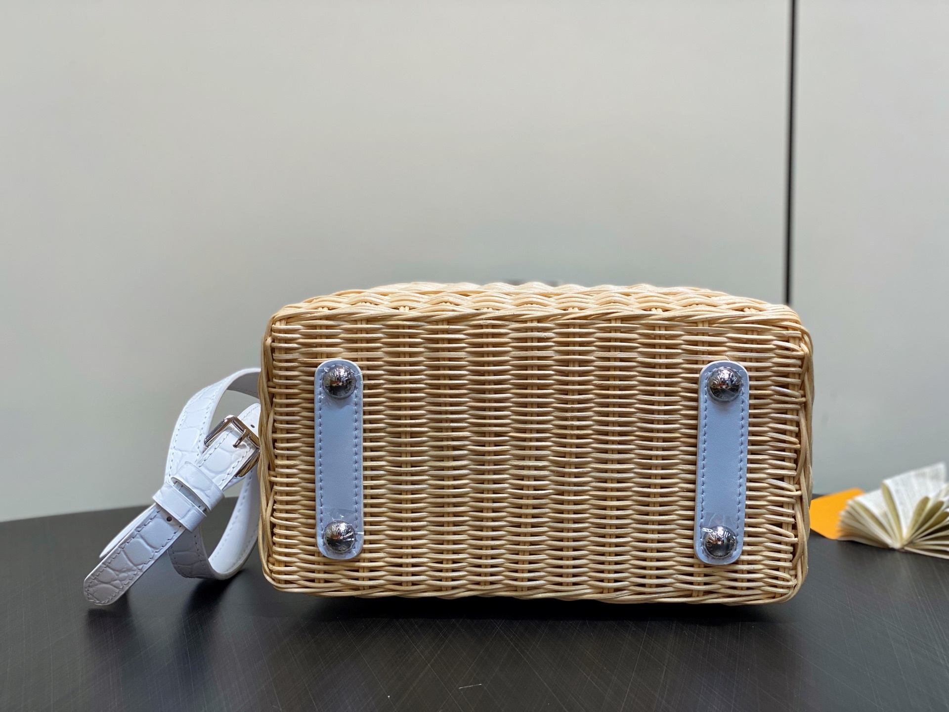 【顶级原单】M88126白色鳄鱼纹 编织cap那英款 CAPUCINES BB 手袋 编织/ 牛皮压鳄鱼