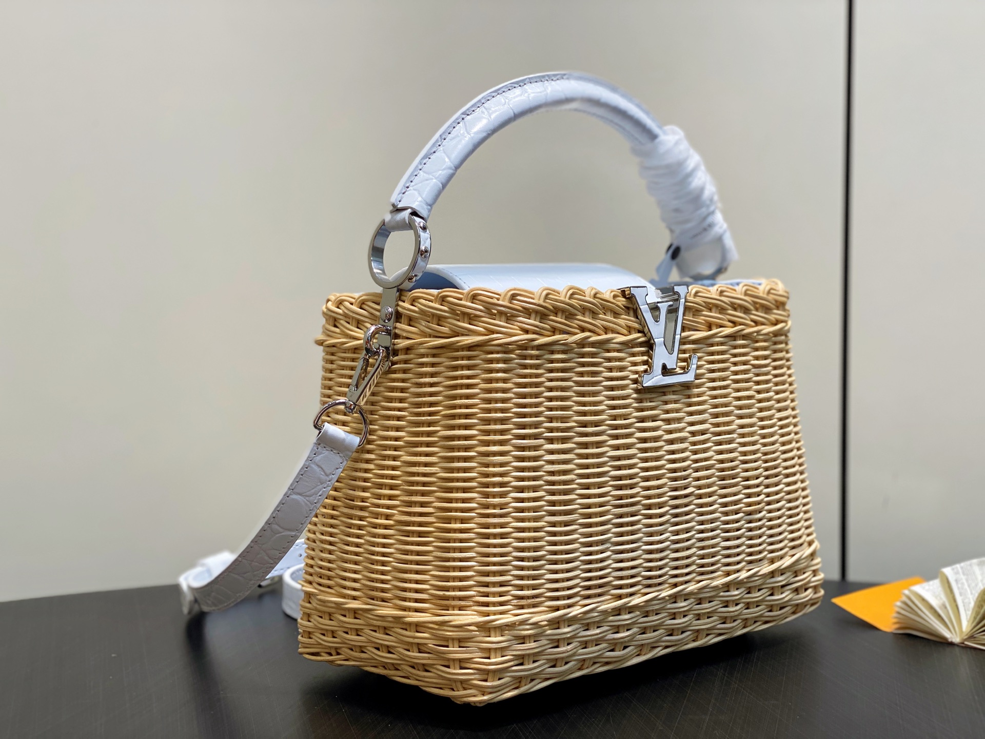 【顶级原单】M88126白色鳄鱼纹 编织cap那英款 CAPUCINES BB 手袋 编织/ 牛皮压鳄鱼