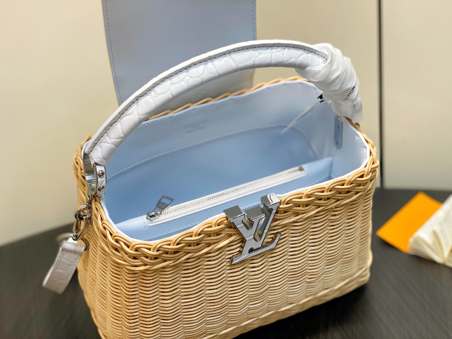 【顶级原单】M88126白色鳄鱼纹 编织cap那英款 CAPUCINES BB 手袋 编织/ 牛皮压鳄鱼