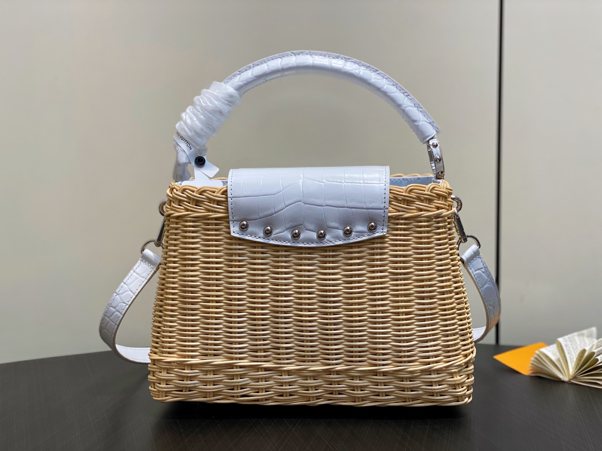 【顶级原单】M88126白色鳄鱼纹 编织cap那英款 CAPUCINES BB 手袋 编织/ 牛皮压鳄鱼