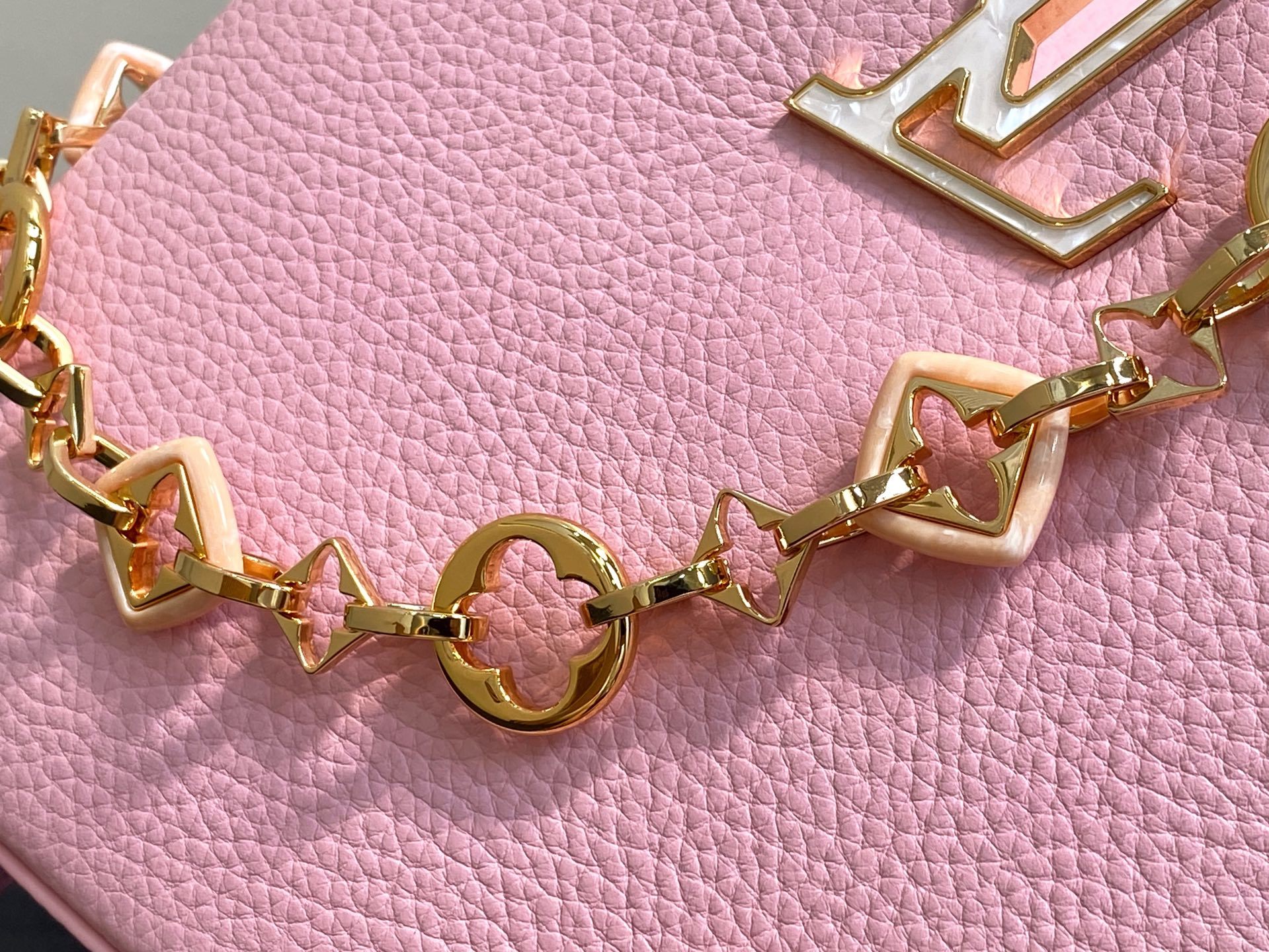 【顶级原单】M14970粉色 链条全皮cap那英款 CAPUCINES BB手袋 Capucines 系