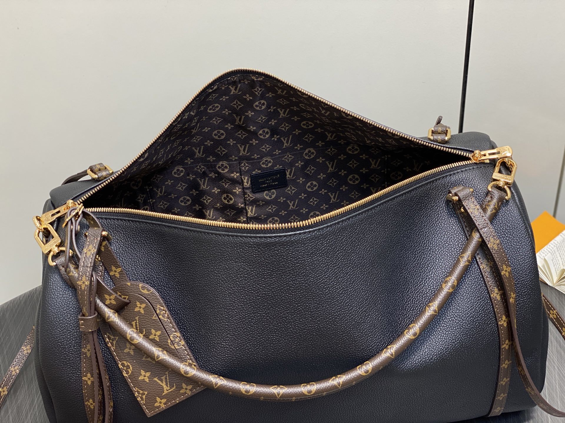 【顶级原单】M26037黑色 全皮大号speedy枕头包 当季新款 EXPRESS 大号手袋 Expre