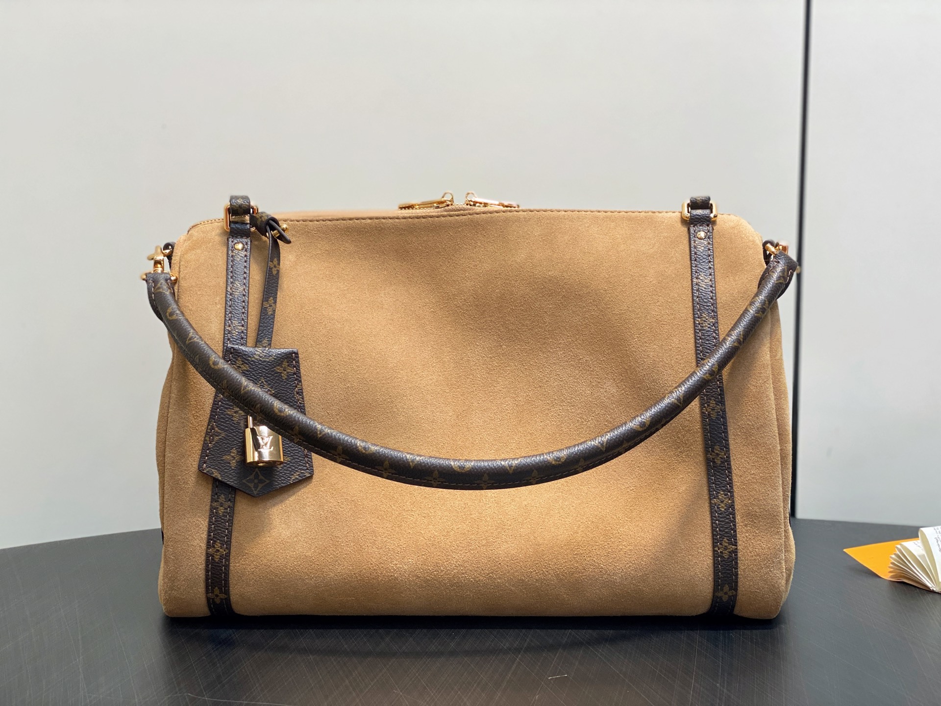 【顶级原单】M26358杏色磨砂皮 全皮speedy枕头包 EXPRESS 中号手袋 m26359 深啡