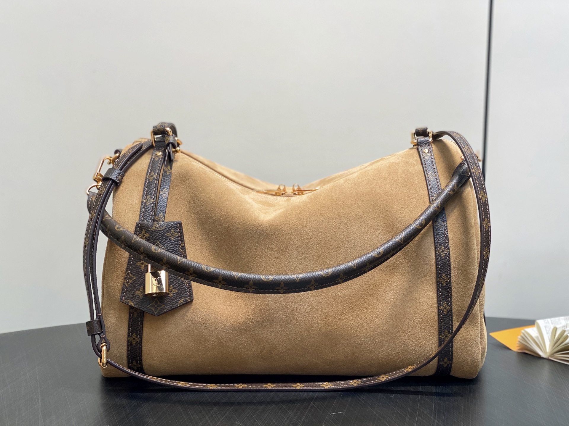 【顶级原单】M26358杏色磨砂皮 全皮speedy枕头包 EXPRESS 中号手袋 m26359 深啡