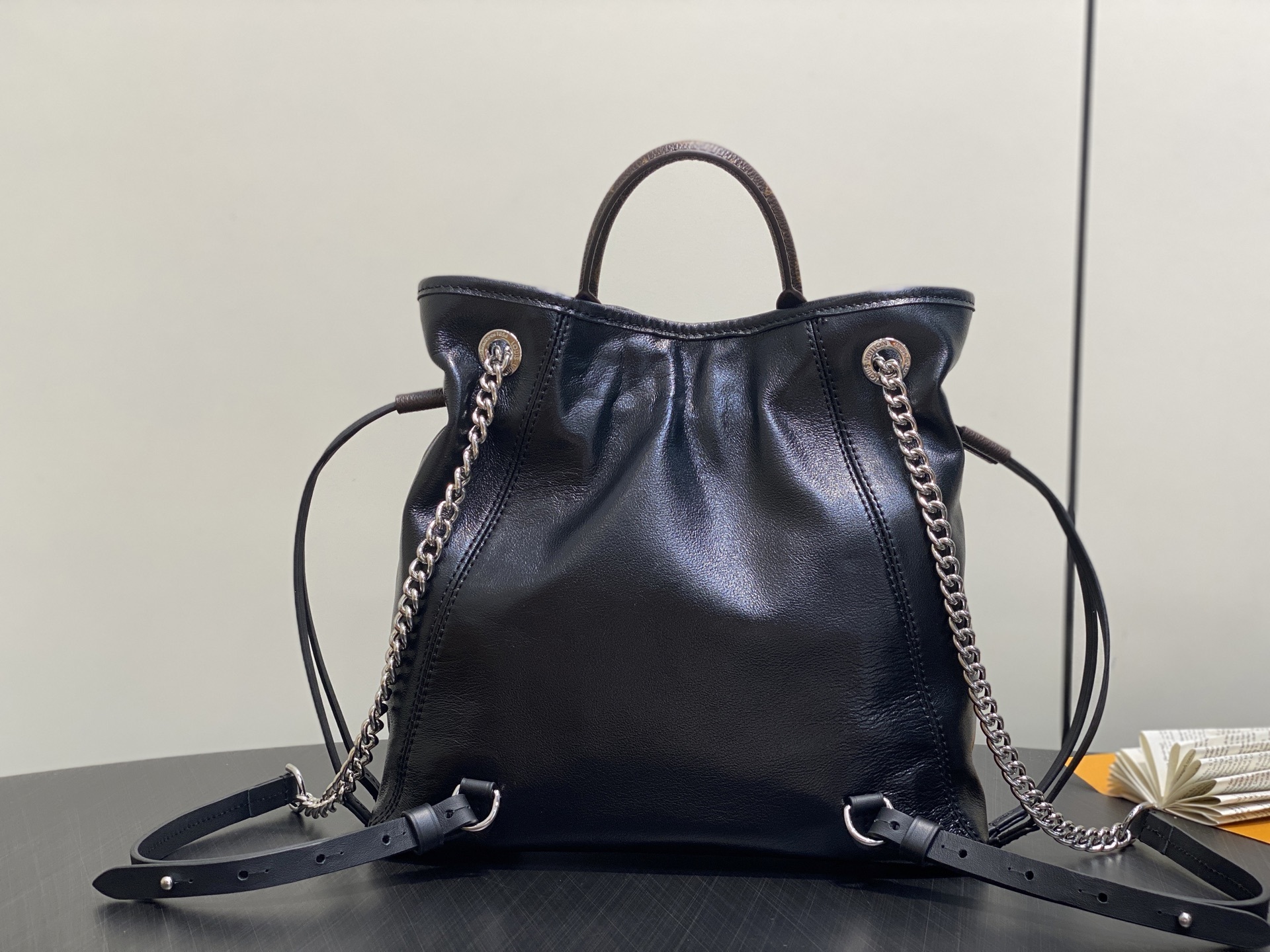 【顶级原单】M25522黑色 全皮链条包双肩包 OFF DUTY VIBE 双肩包 LV Vibe 系列