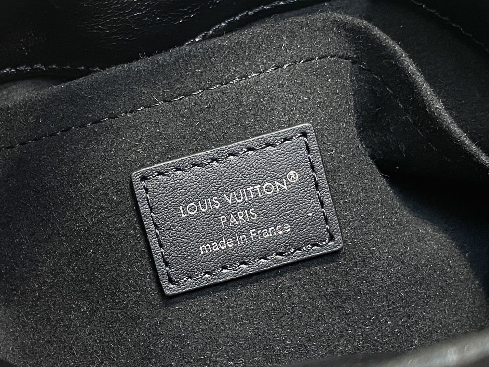 【顶级原单】M25522黑色 全皮链条包双肩包 OFF DUTY VIBE 双肩包 LV Vibe 系列