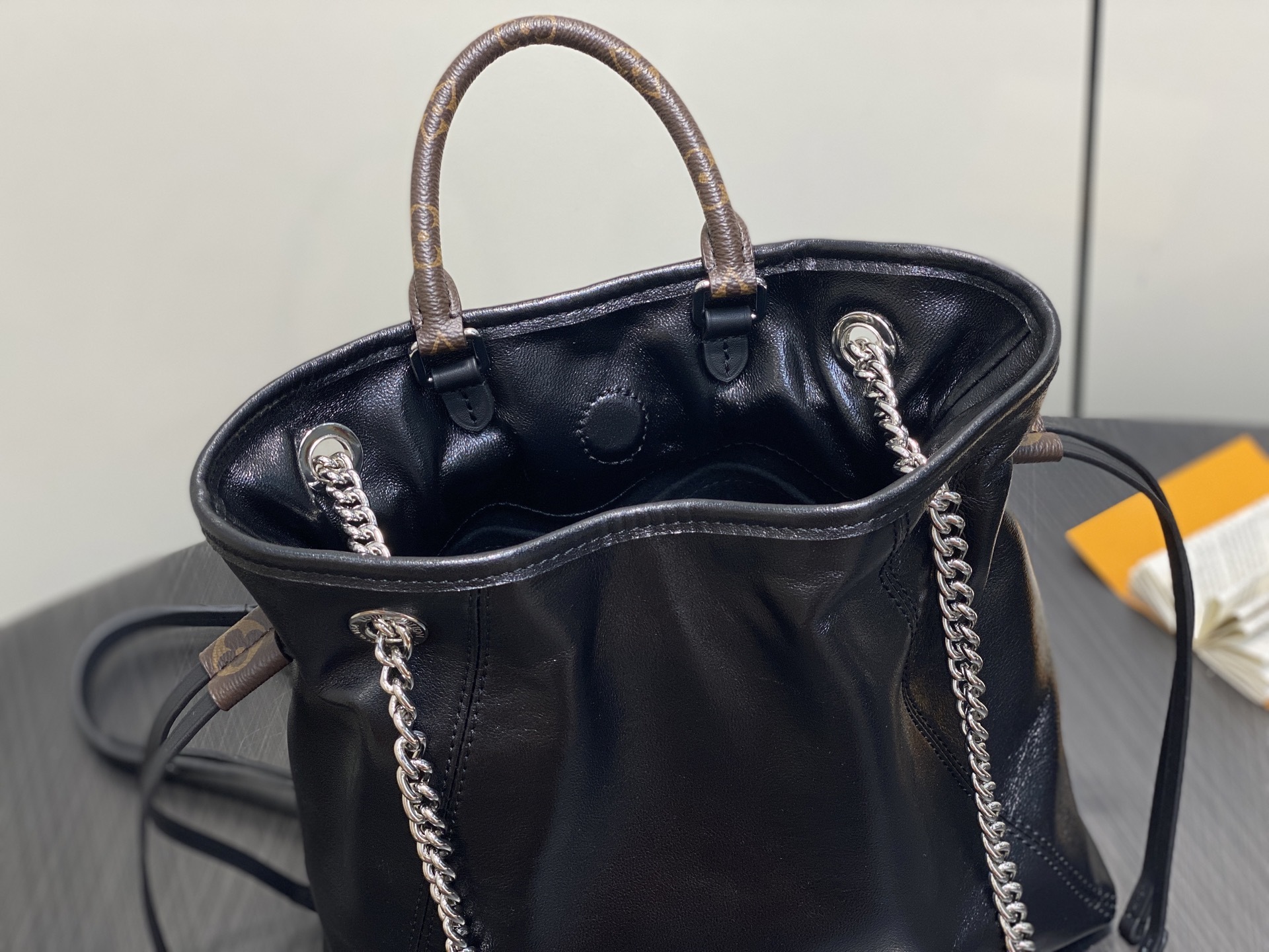 【顶级原单】M25522黑色 全皮链条包双肩包 OFF DUTY VIBE 双肩包 LV Vibe 系列
