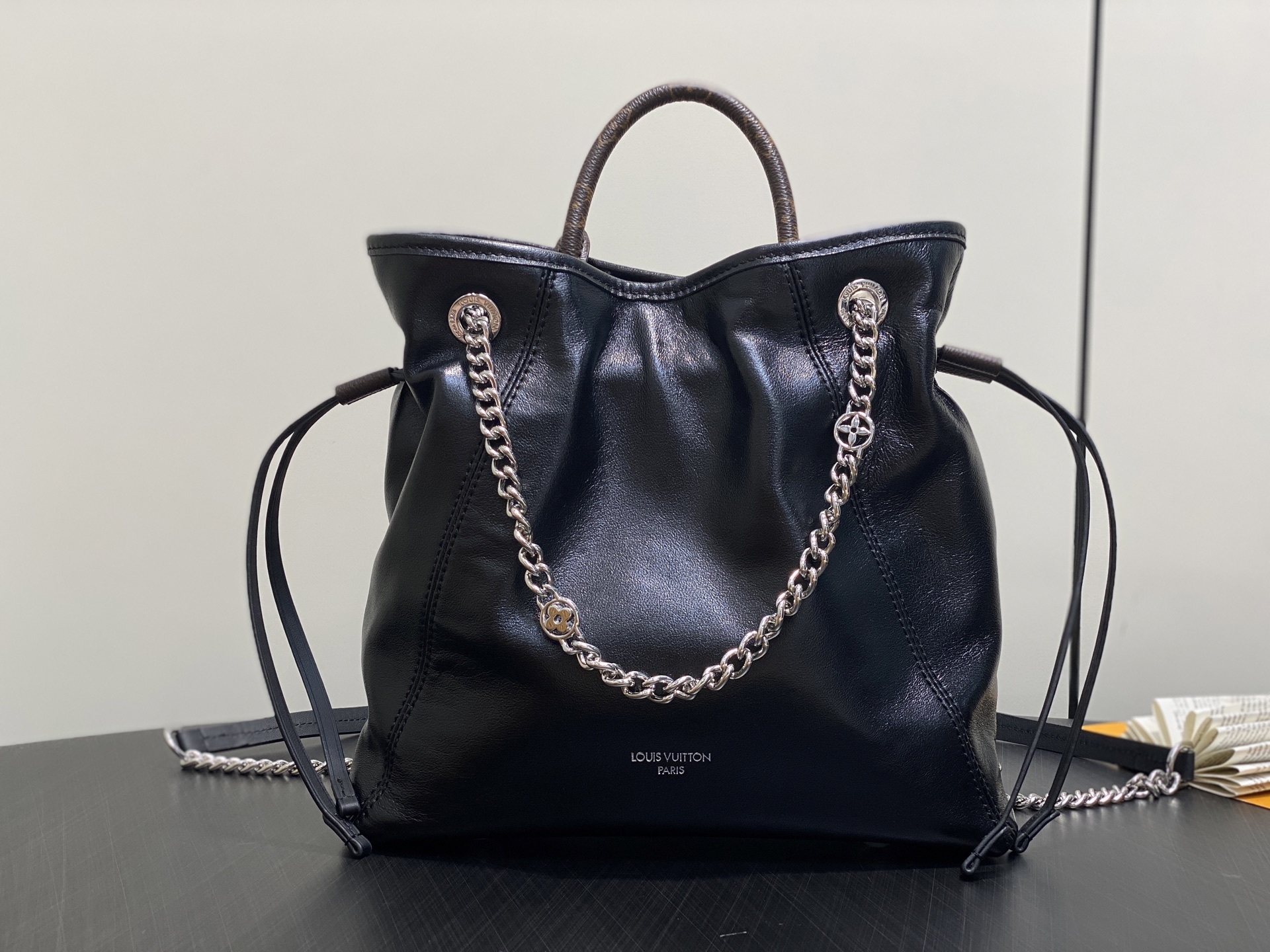 【顶级原单】M25522黑色 全皮链条包双肩包 OFF DUTY VIBE 双肩包 LV Vibe 系列