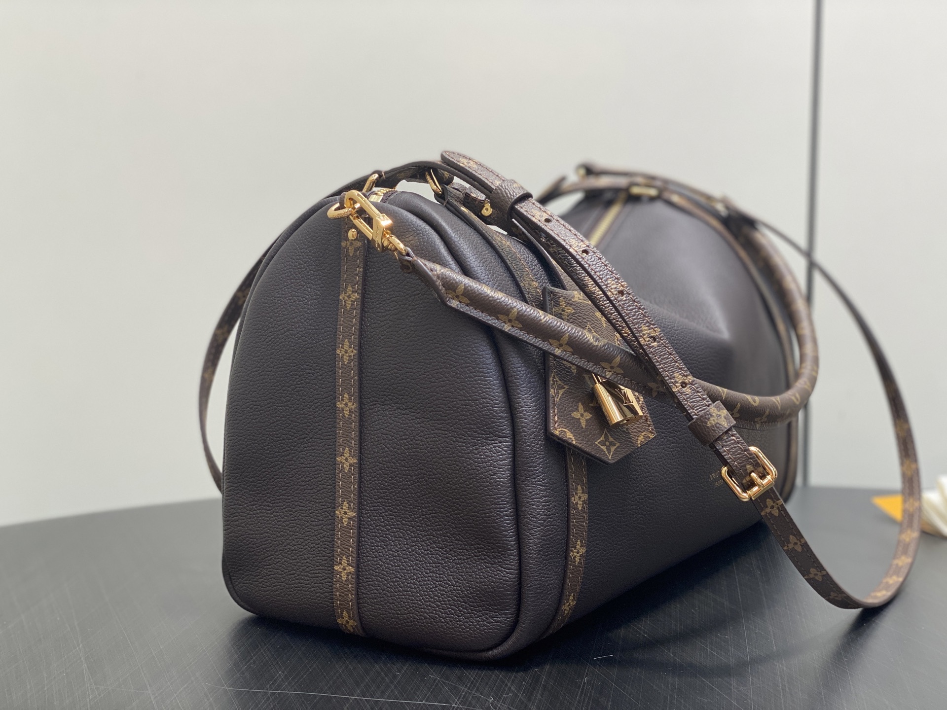 【顶级原单】M26357咖啡 全皮speedy枕头包 EXPRESS 中号手袋 m26359 深啡色(油