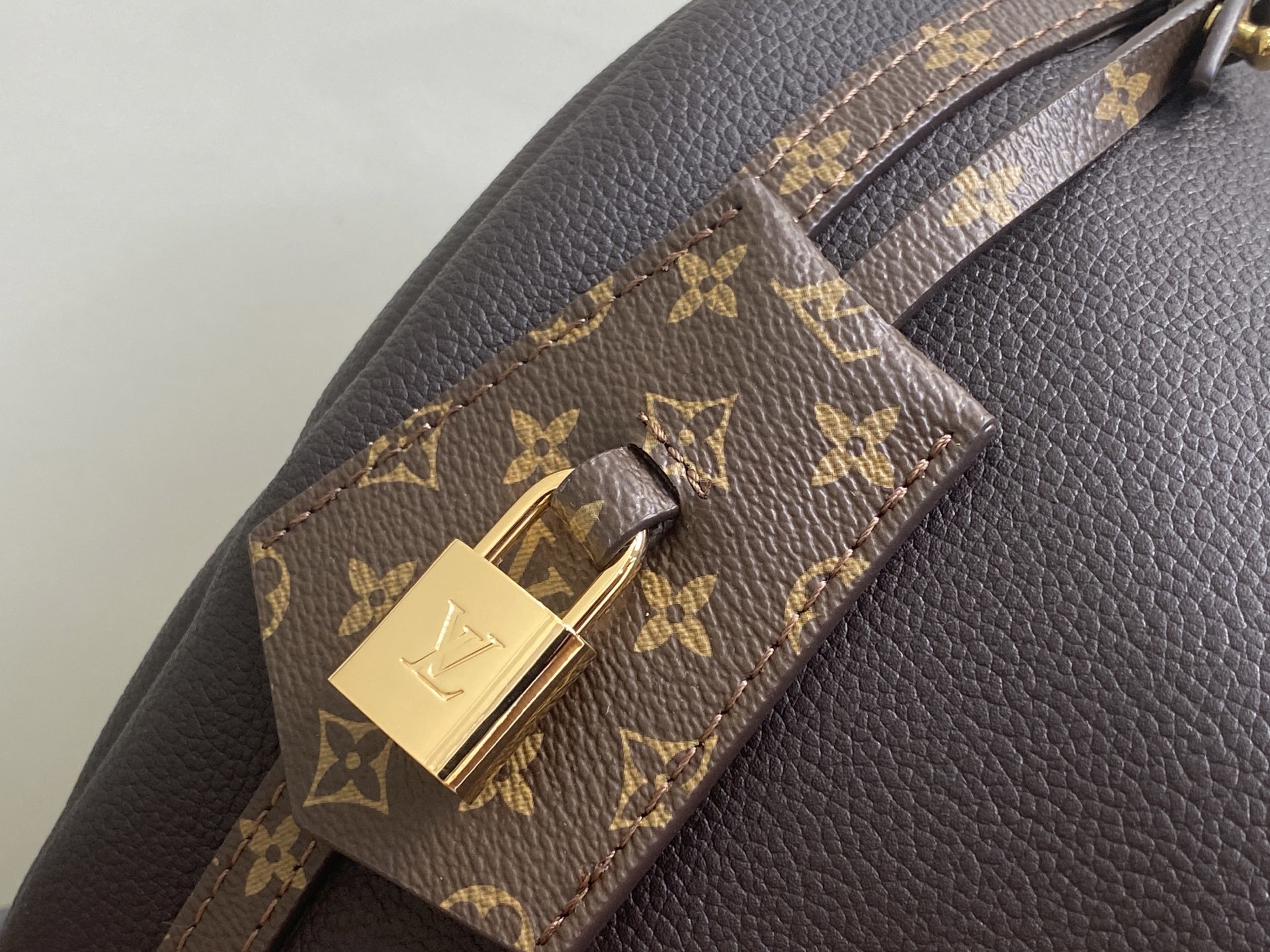 【顶级原单】M26357咖啡 全皮speedy枕头包 EXPRESS 中号手袋 m26359 深啡色(油