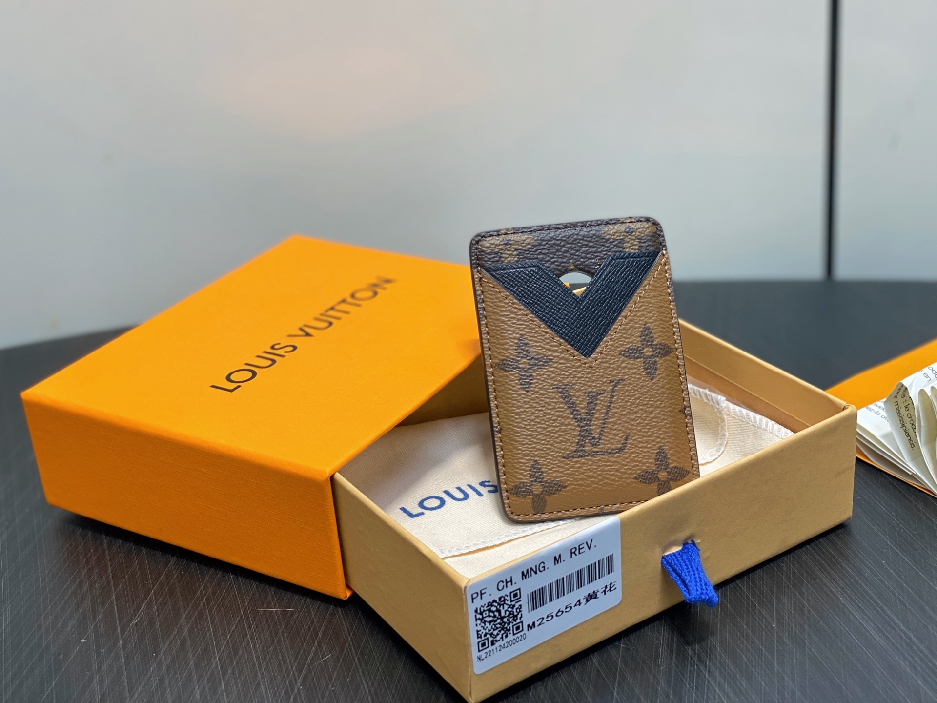 【顶级原单】M25654黄花 磁吸手机卡夹 本款 Magnet 卡夹取材品牌经典 Monogram 涂层