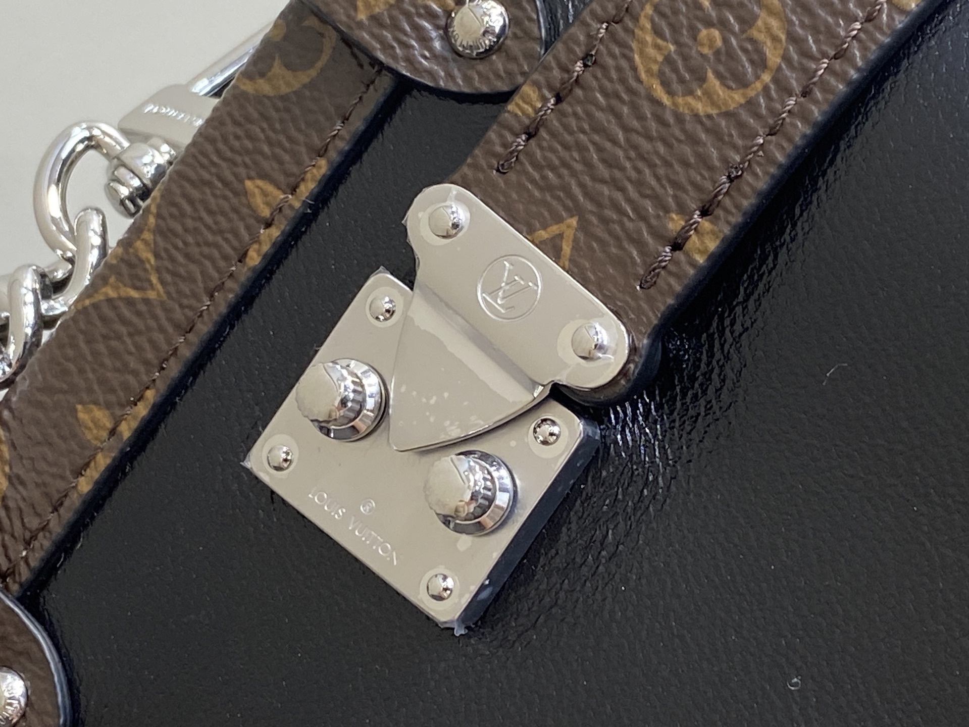 【顶级原单】M15195黑色 全皮链条包软盒子 本款 Side Trunk Vibe 手袋以前卫设计重塑